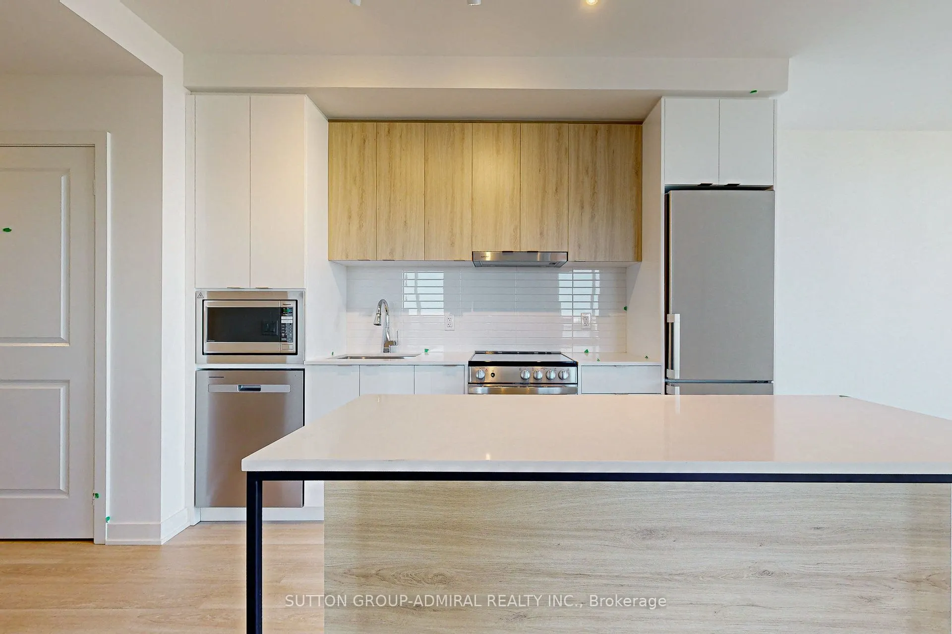 30 Upper Mall Way, #1210