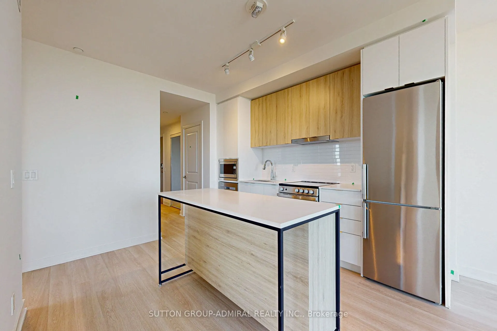 30 Upper Mall Way, #1210