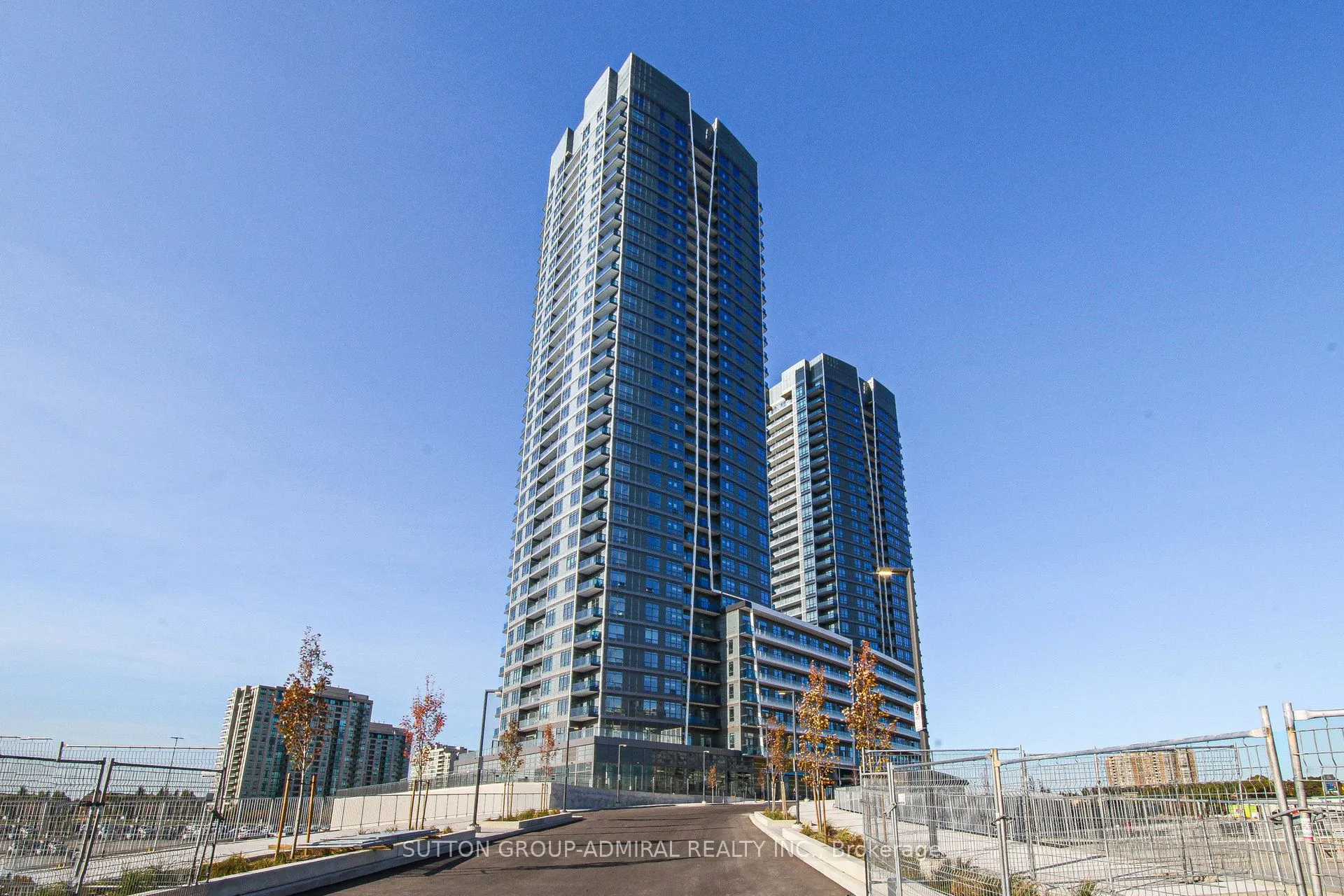 30 Upper Mall Way, #1210