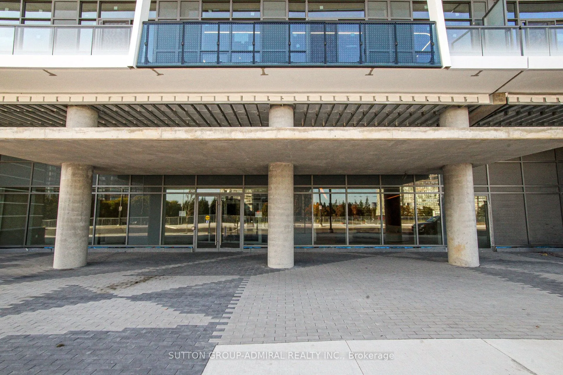 30 Upper Mall Way, #1210