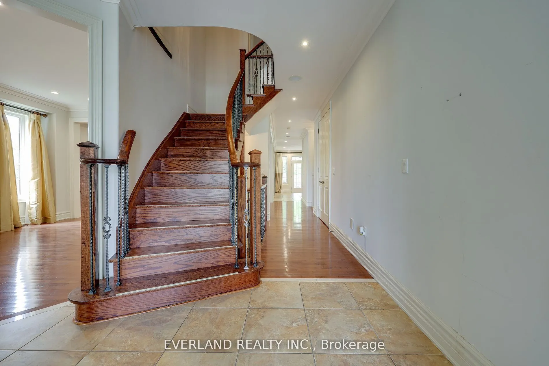 138 Lady Fenyrose Avenue