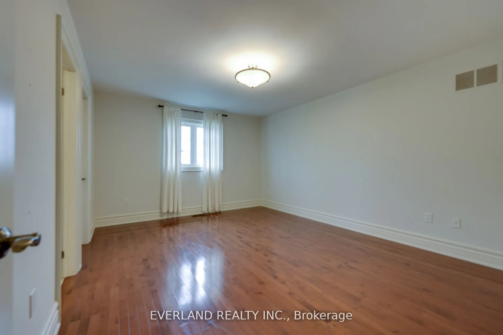 138 Lady Fenyrose Avenue