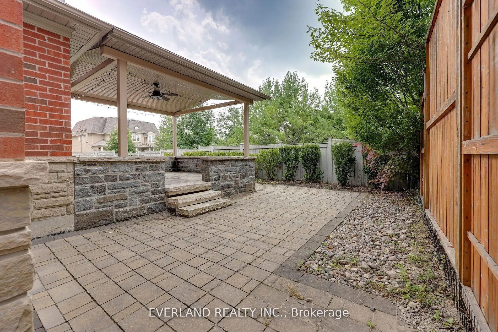 138 Lady Fenyrose Avenue