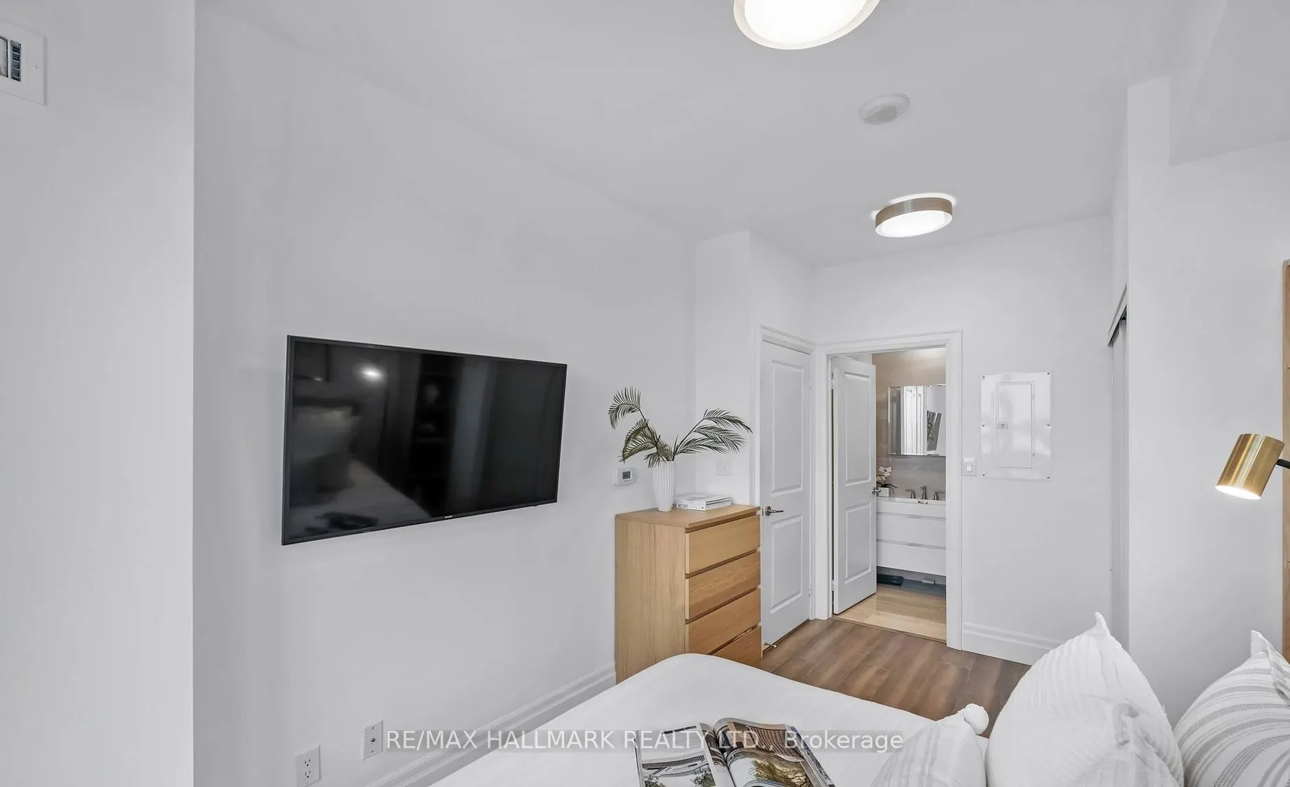 9608 Yonge Street, #1610A