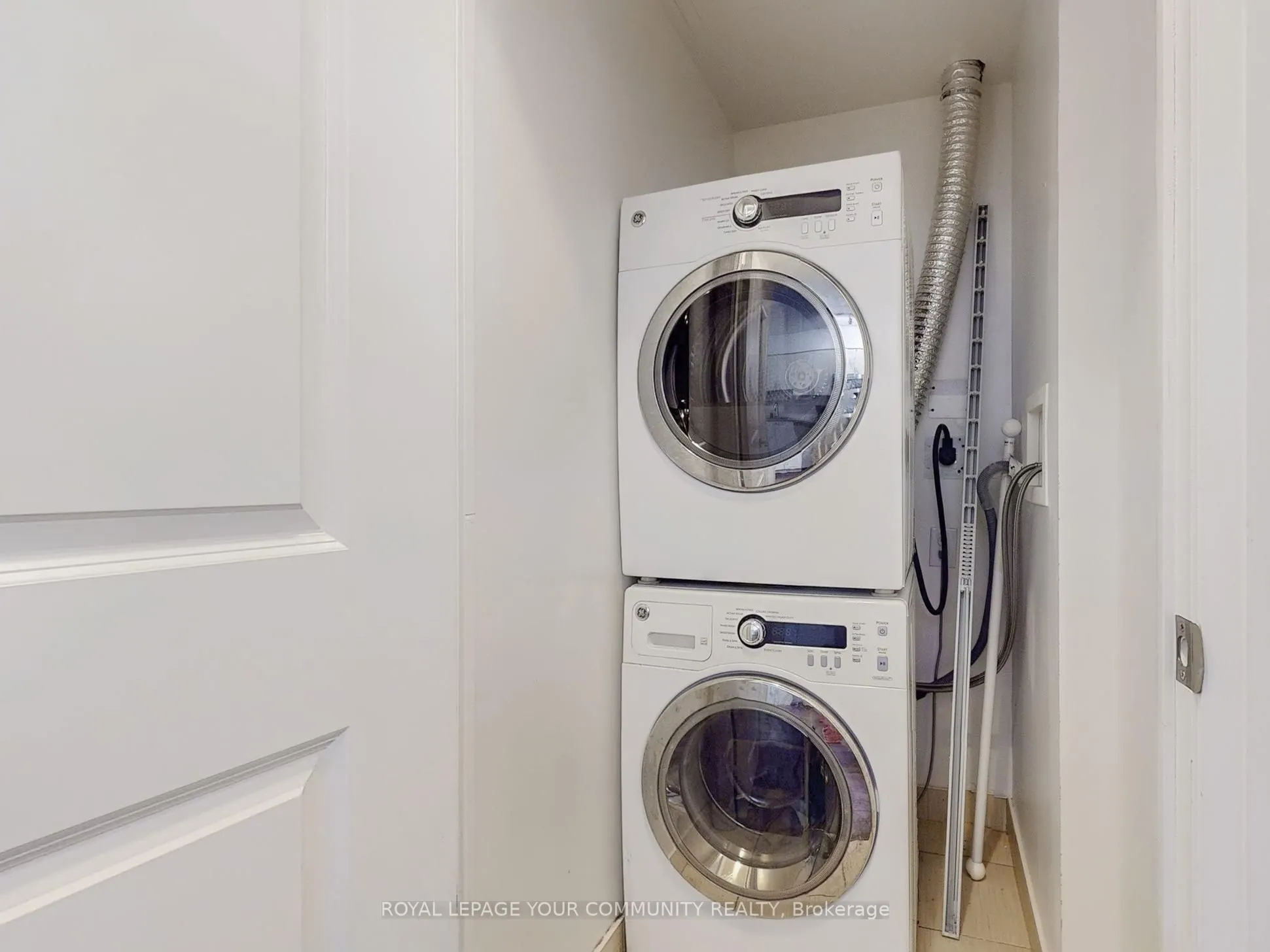 7161 Yonge Street, #522