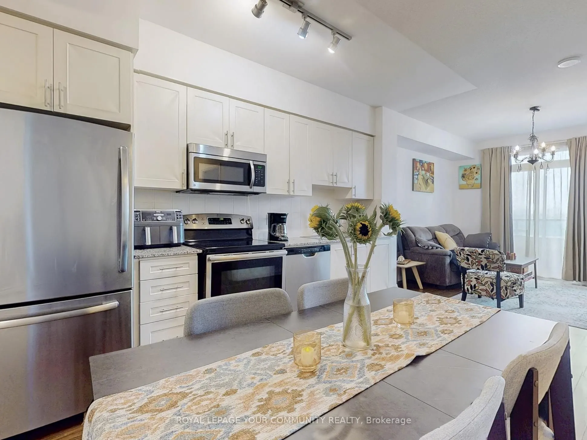 7161 Yonge Street, #522