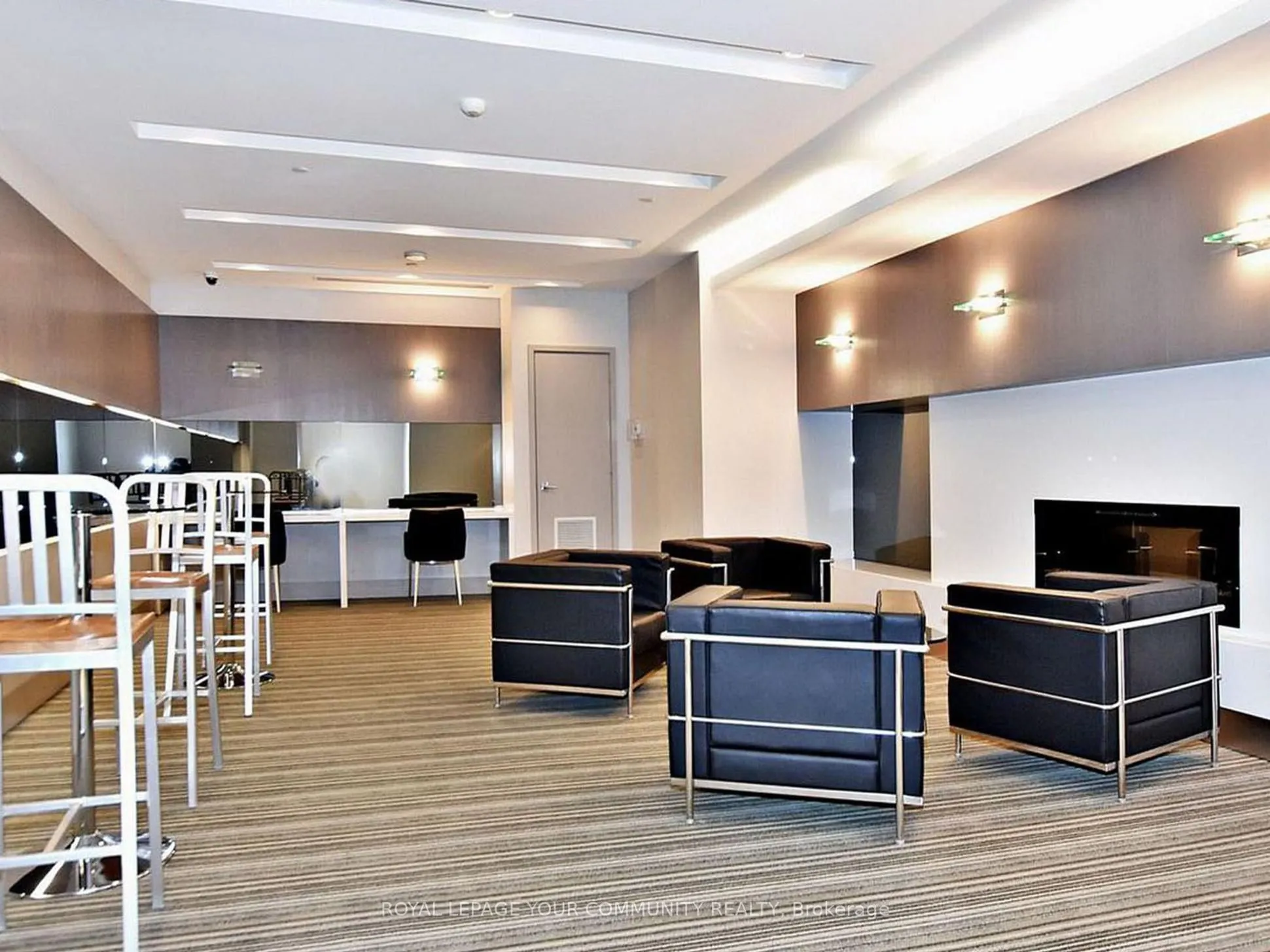 7161 Yonge Street, #522