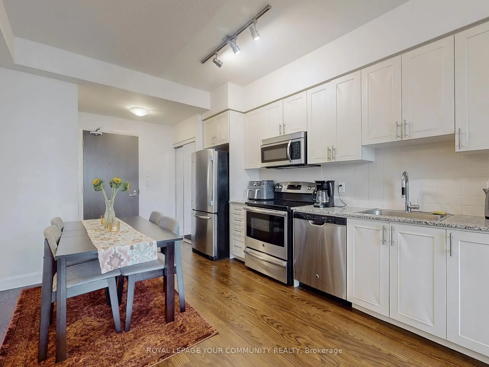 7161 Yonge Street, #522