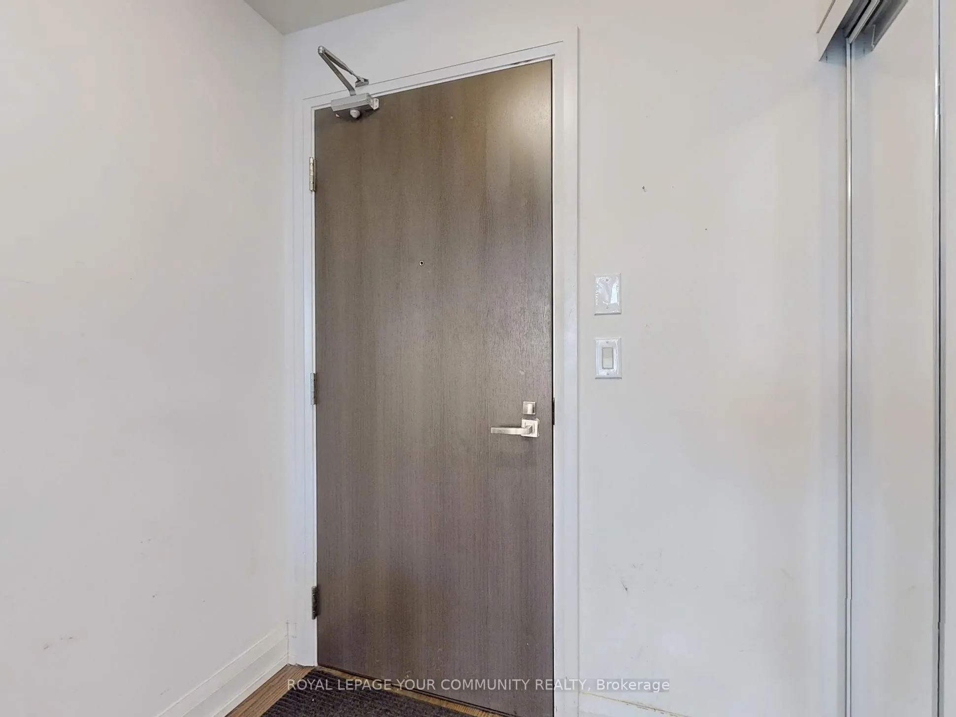 7161 Yonge Street, #522