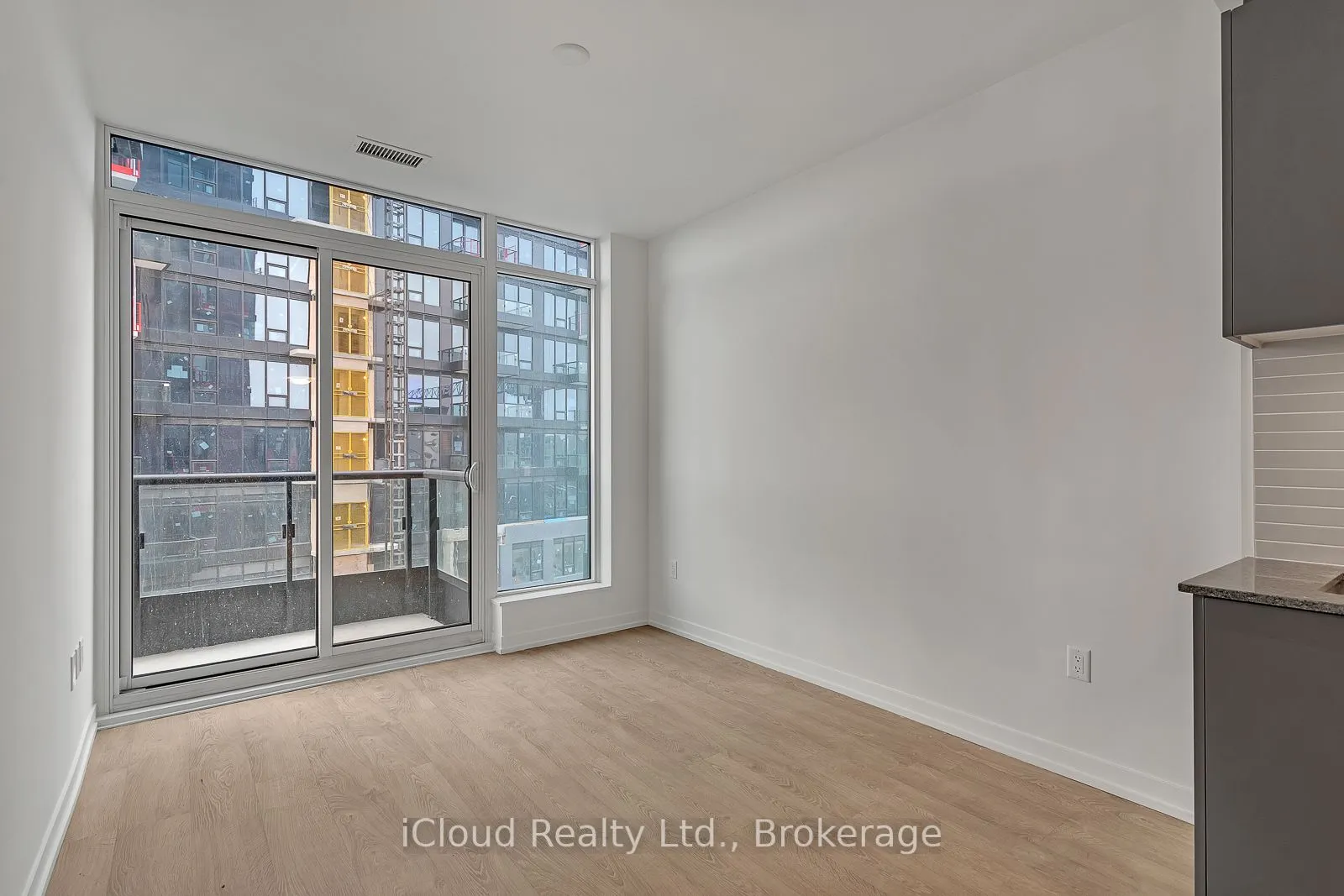 8868 Yonge Street, #801E