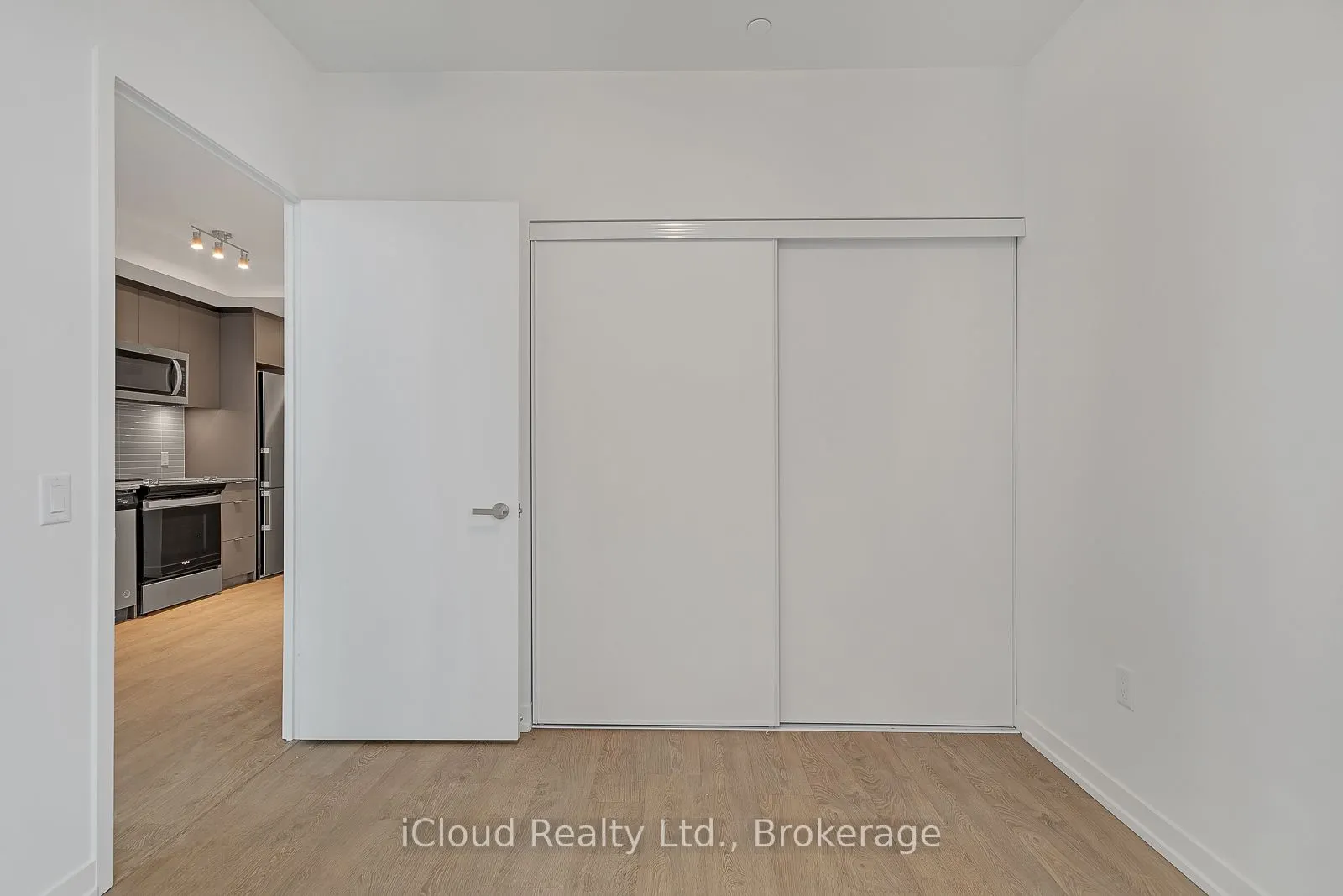 8868 Yonge Street, #801E