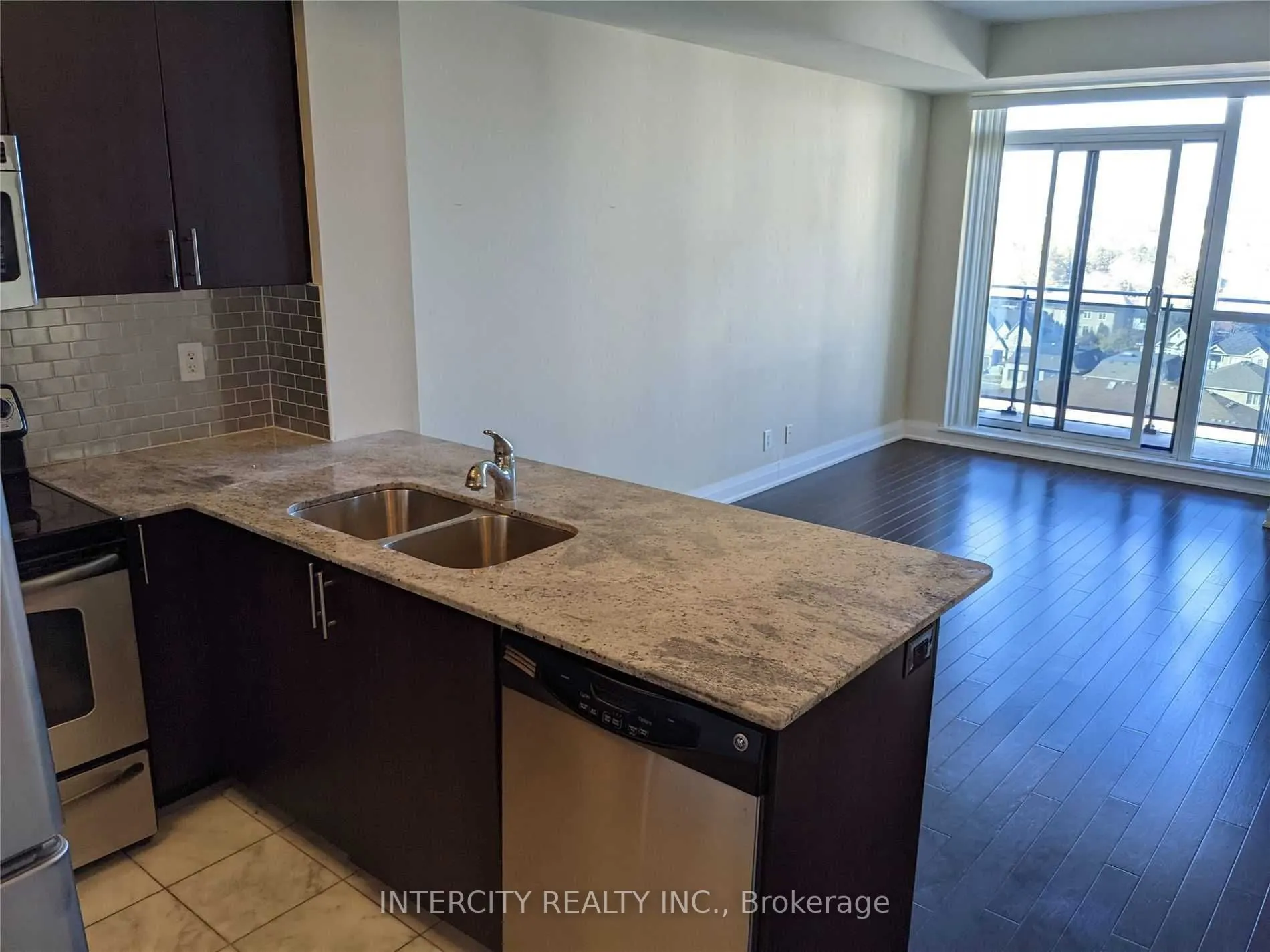 520 Steeles Avenue W, #1102