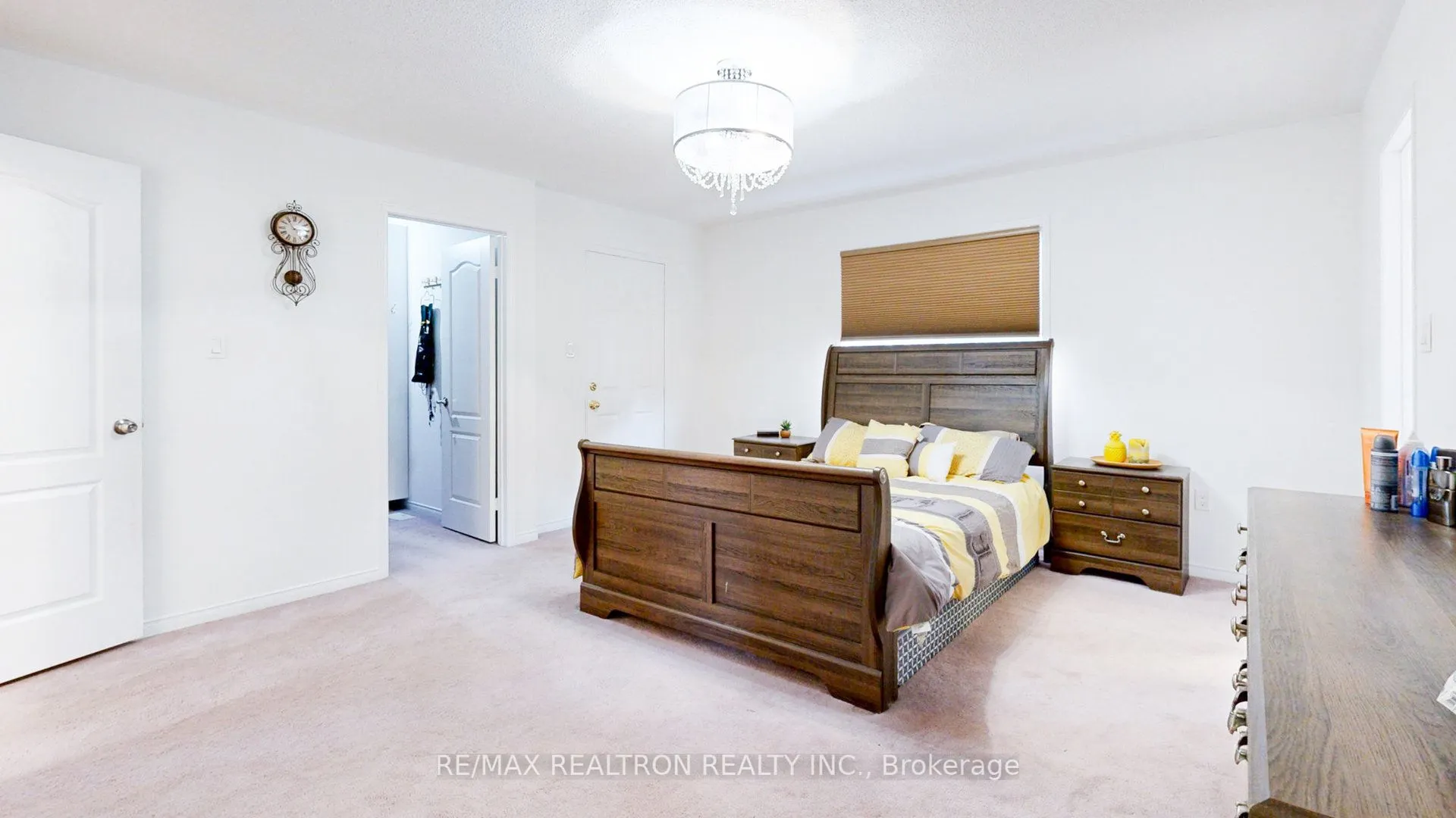 160 Carlyle Crescent