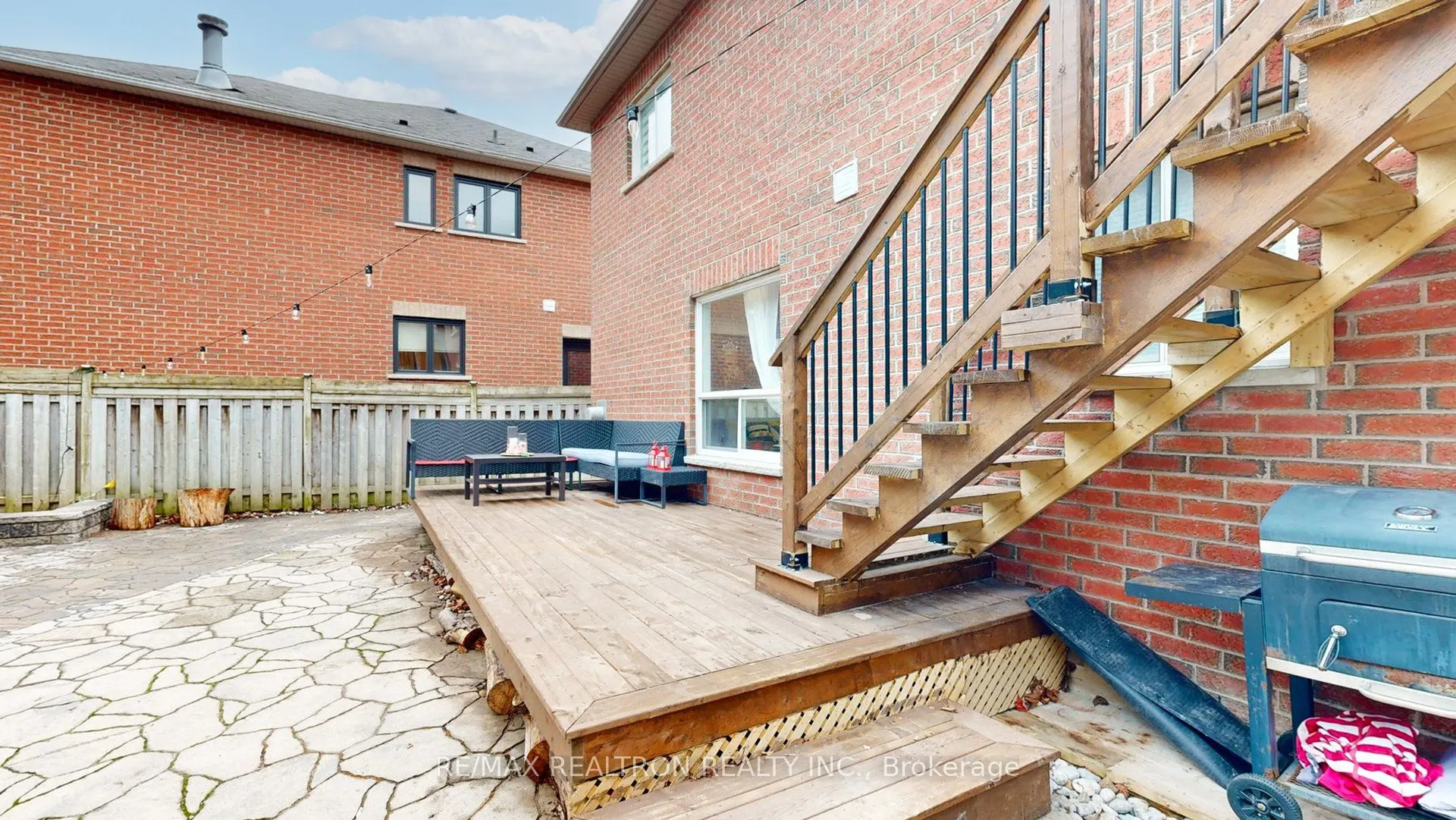 160 Carlyle Crescent