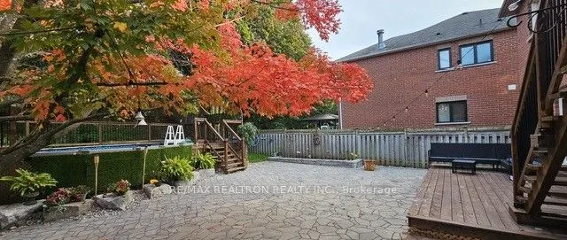 160 Carlyle Crescent