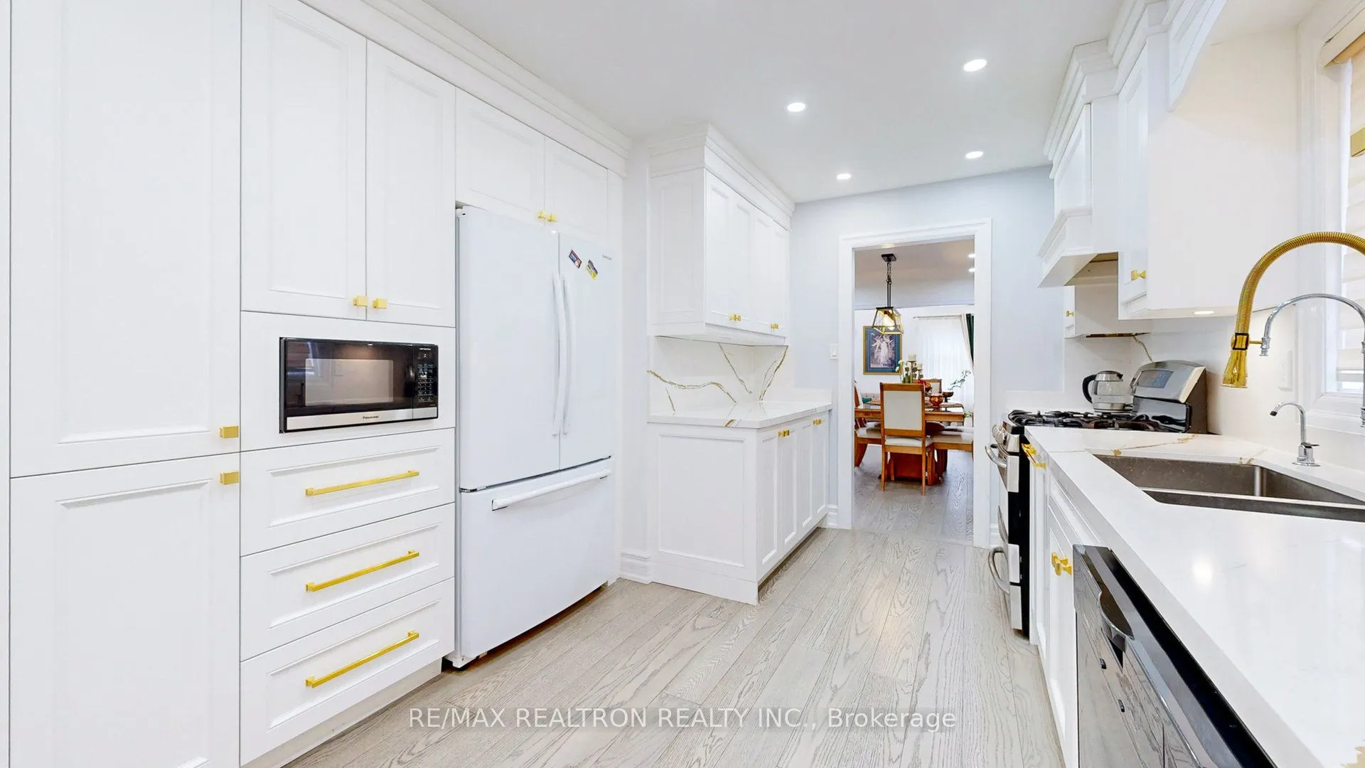 160 Carlyle Crescent