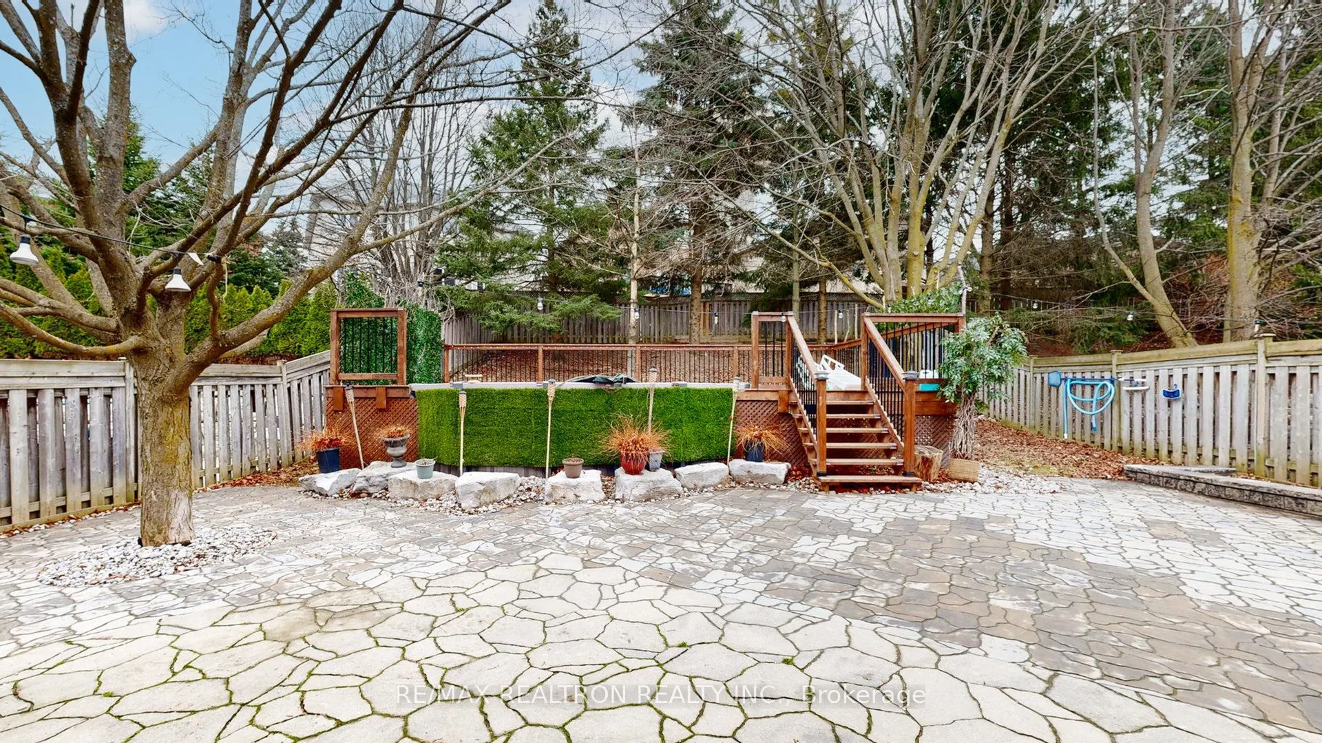 160 Carlyle Crescent