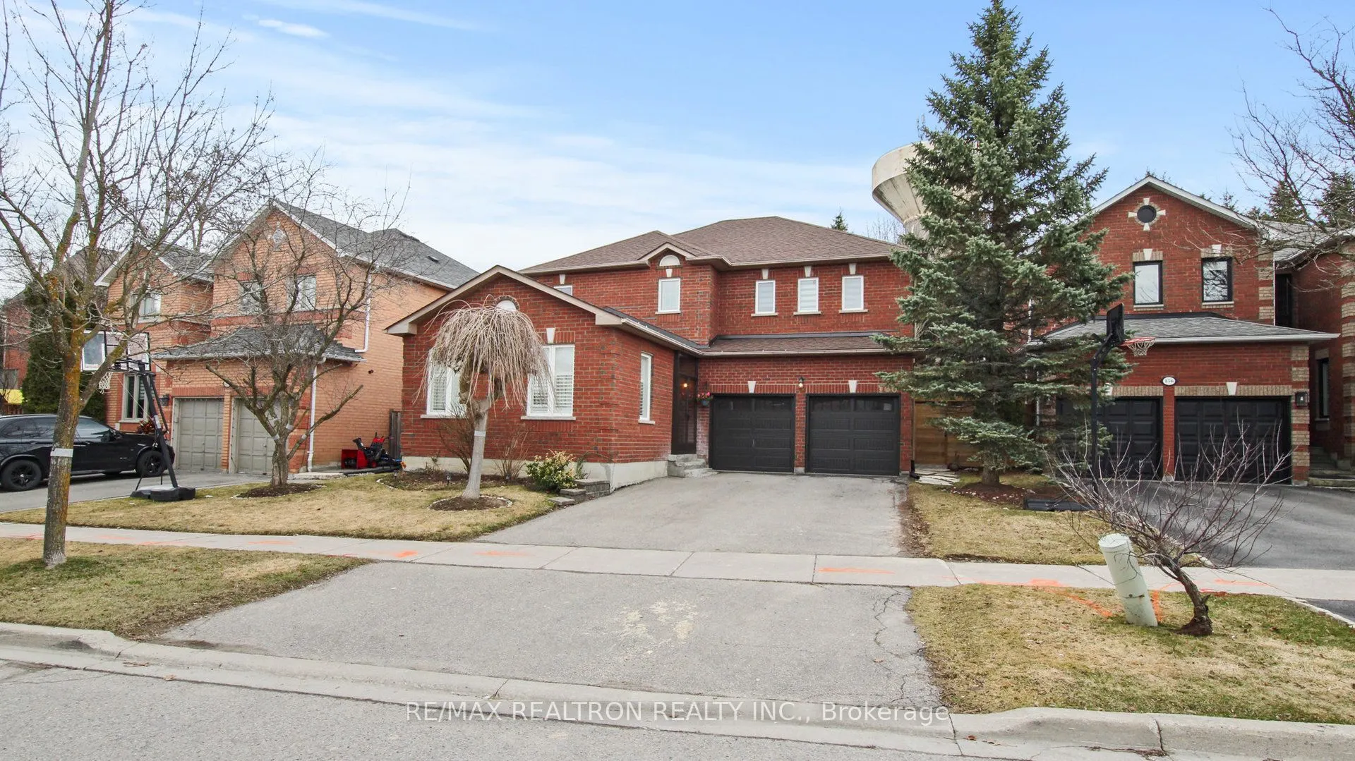 160 Carlyle Crescent