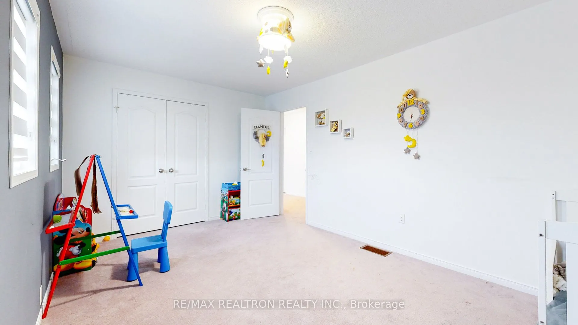 160 Carlyle Crescent