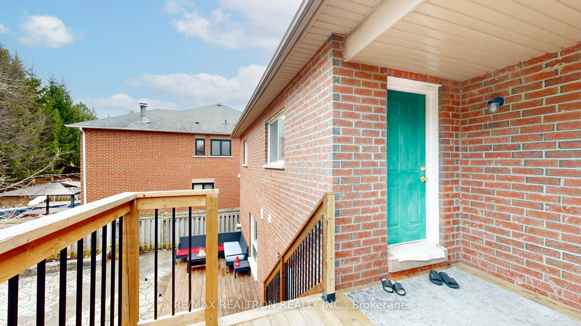 160 Carlyle Crescent