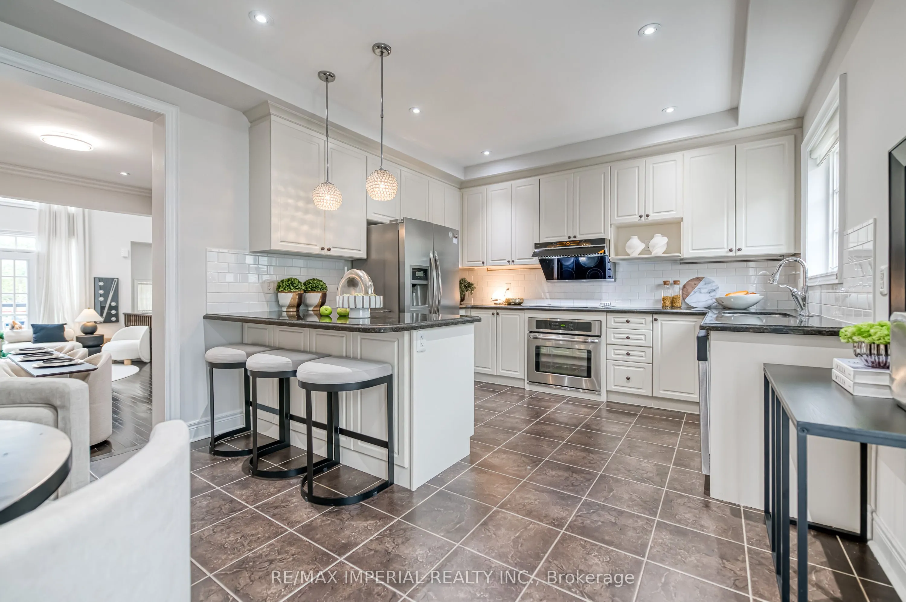21 MACKENZIE'S STAND Avenue