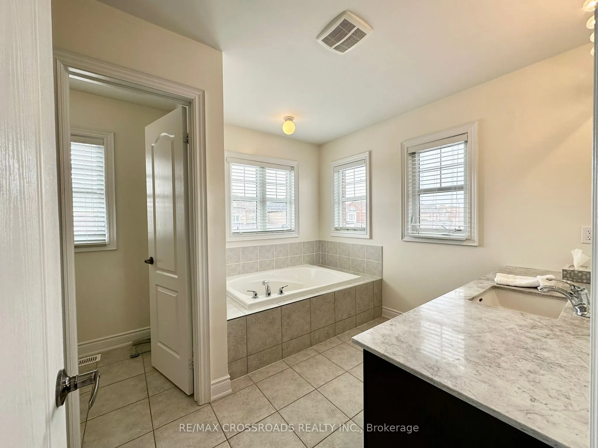 235 John Davis Gate