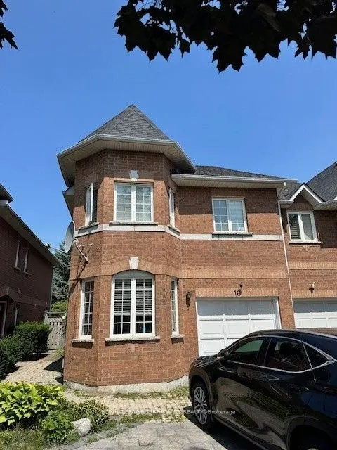 16 Royal Chapin Crescent