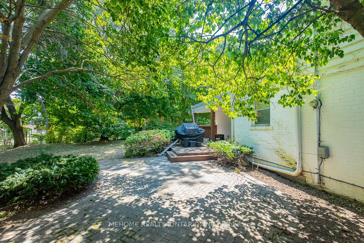 9 Laureleaf Road