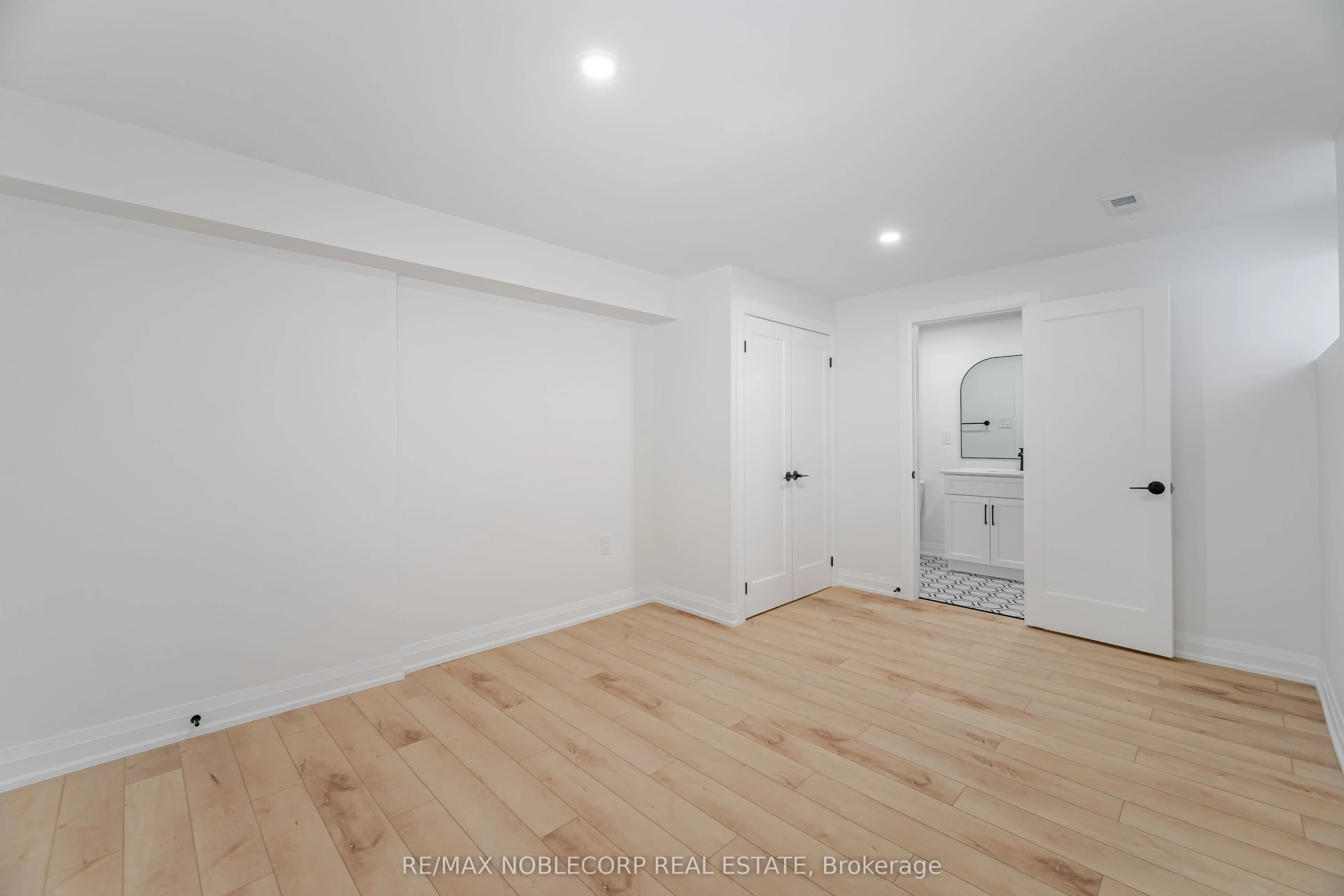 131 Dunstan Crescent, #Lower