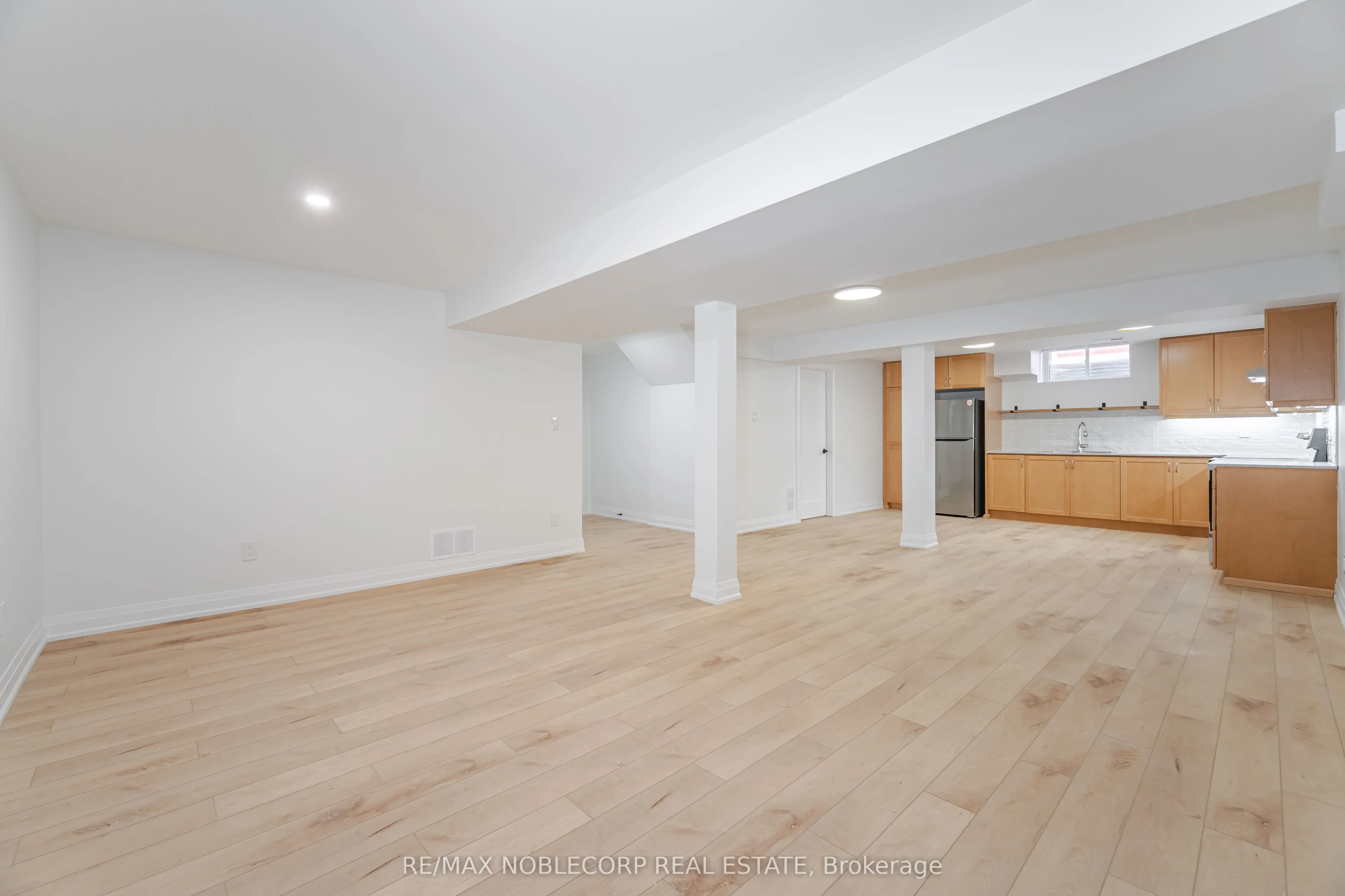 131 Dunstan Crescent, #Lower