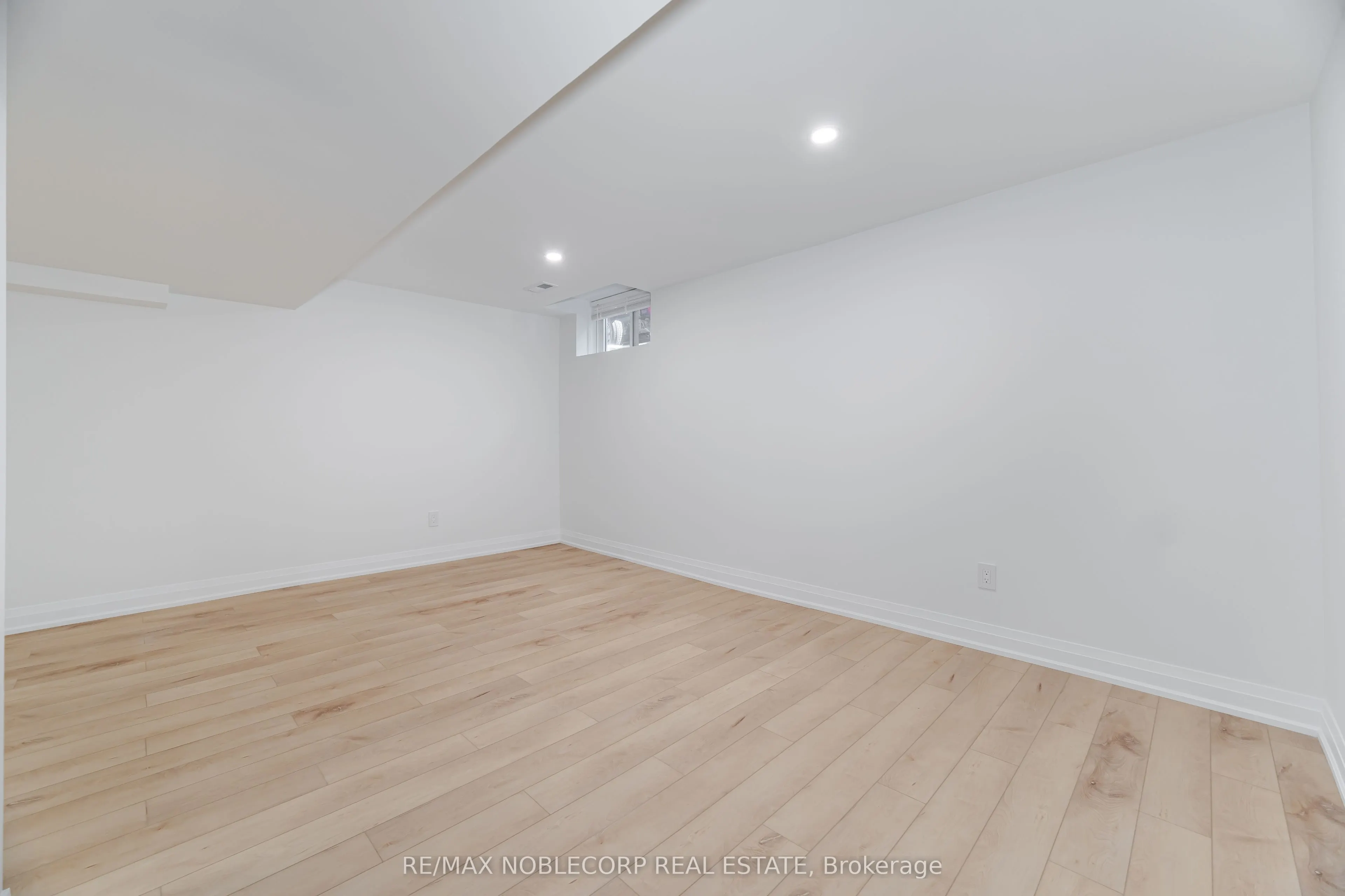 131 Dunstan Crescent, #Lower