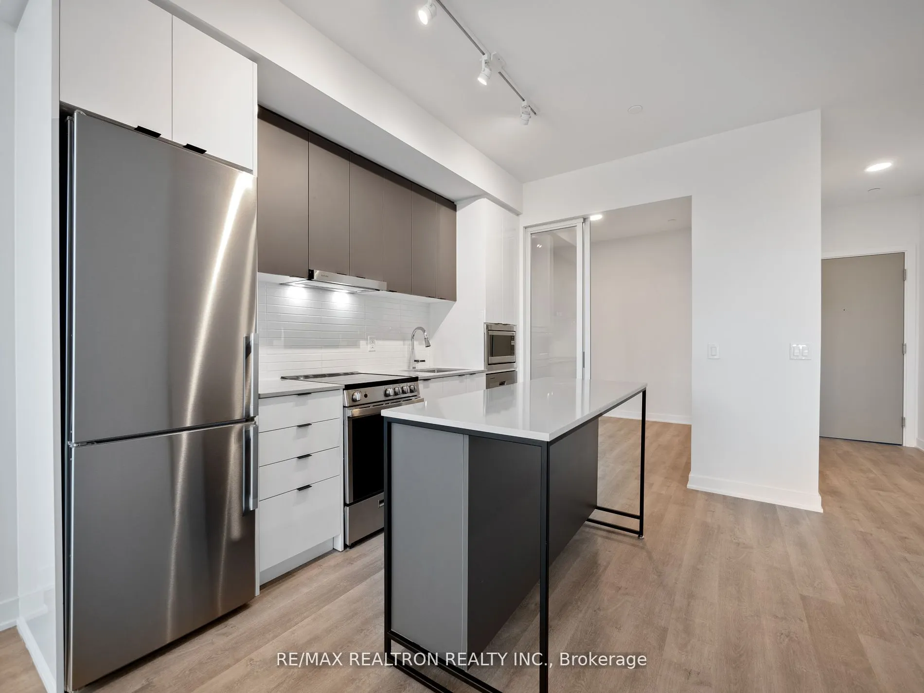 30 UPPER MALL Way, #A-209