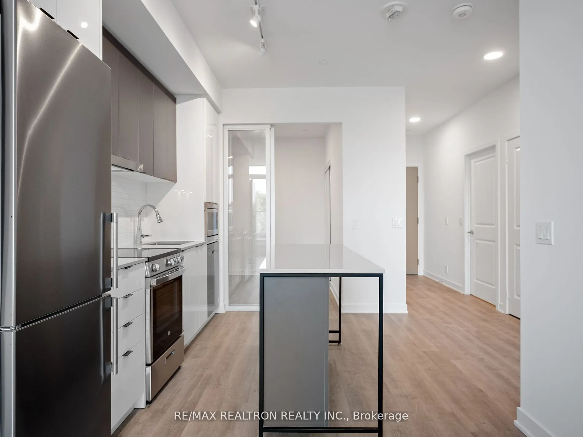 30 UPPER MALL Way, #A-209