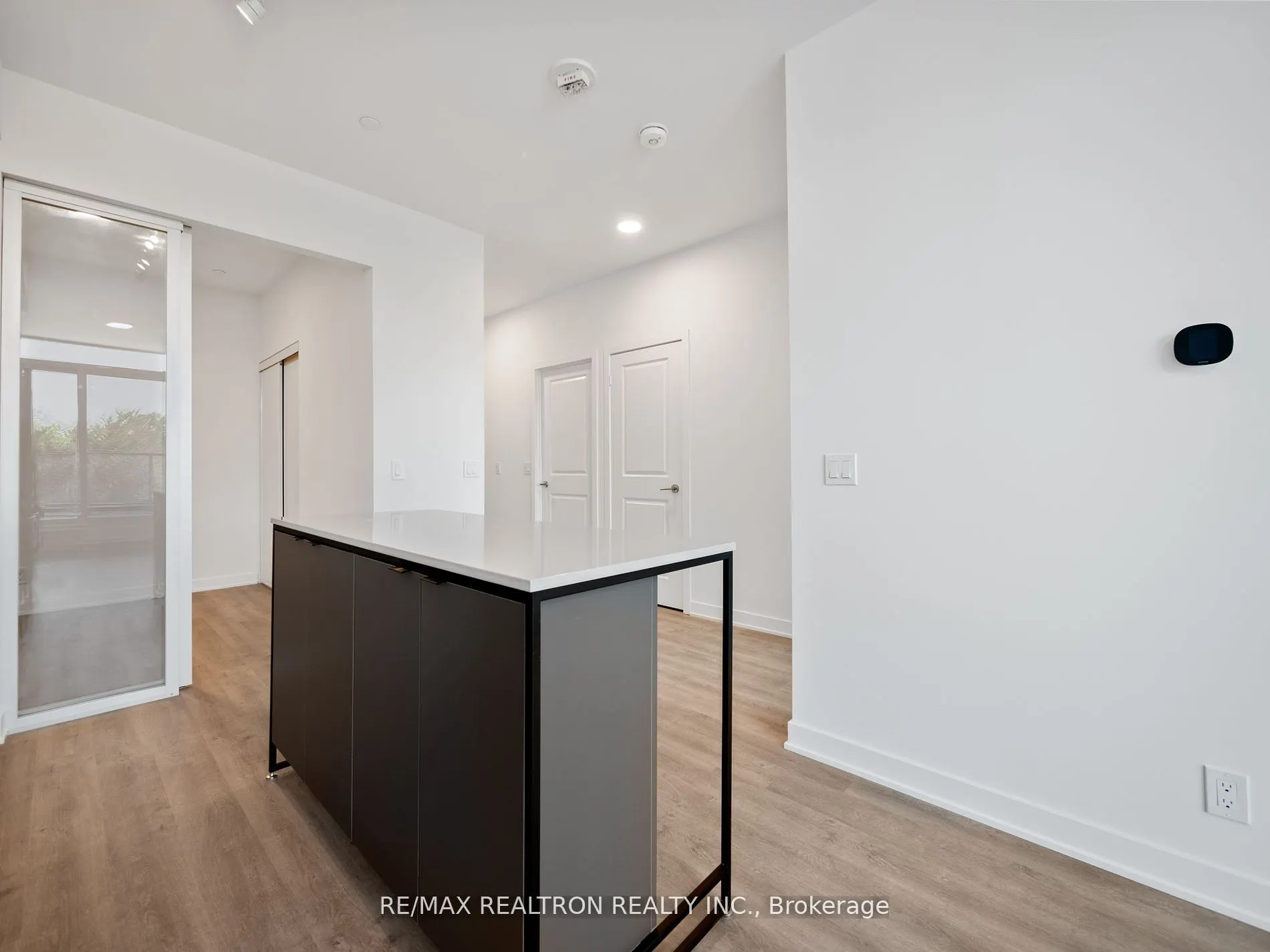 30 UPPER MALL Way, #A-209