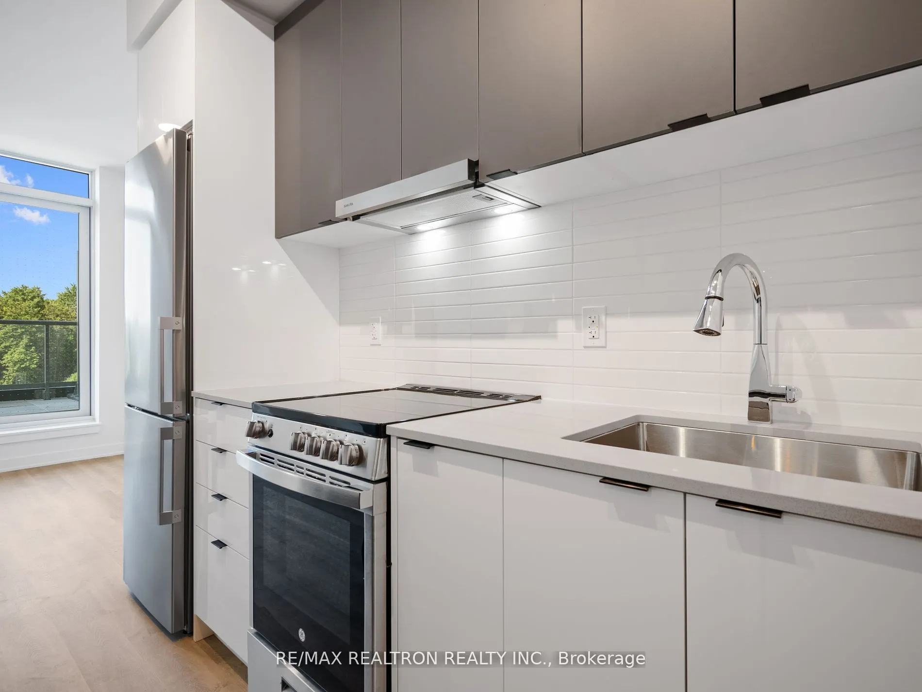 30 UPPER MALL Way, #A-209