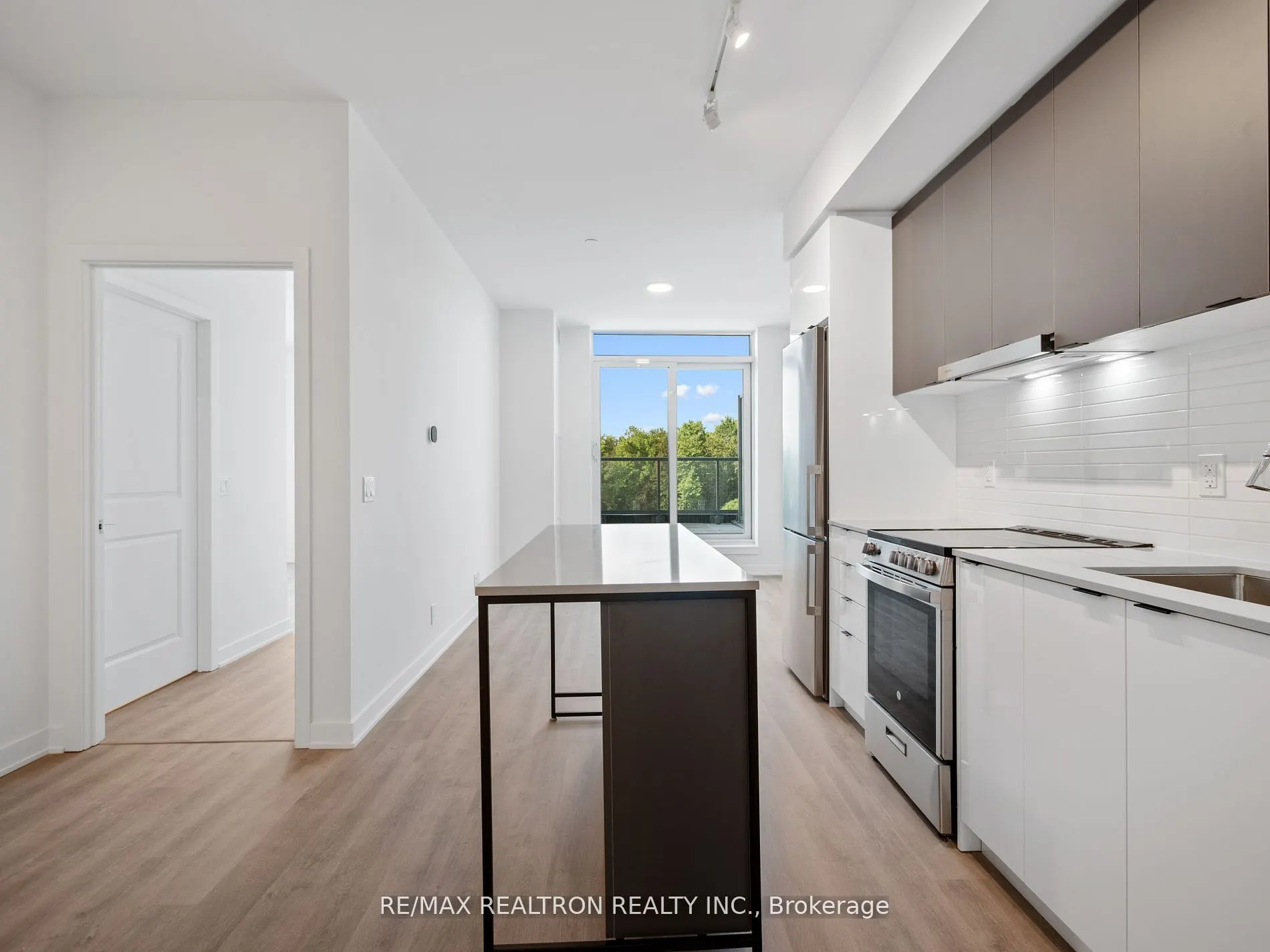 30 UPPER MALL Way, #A-209