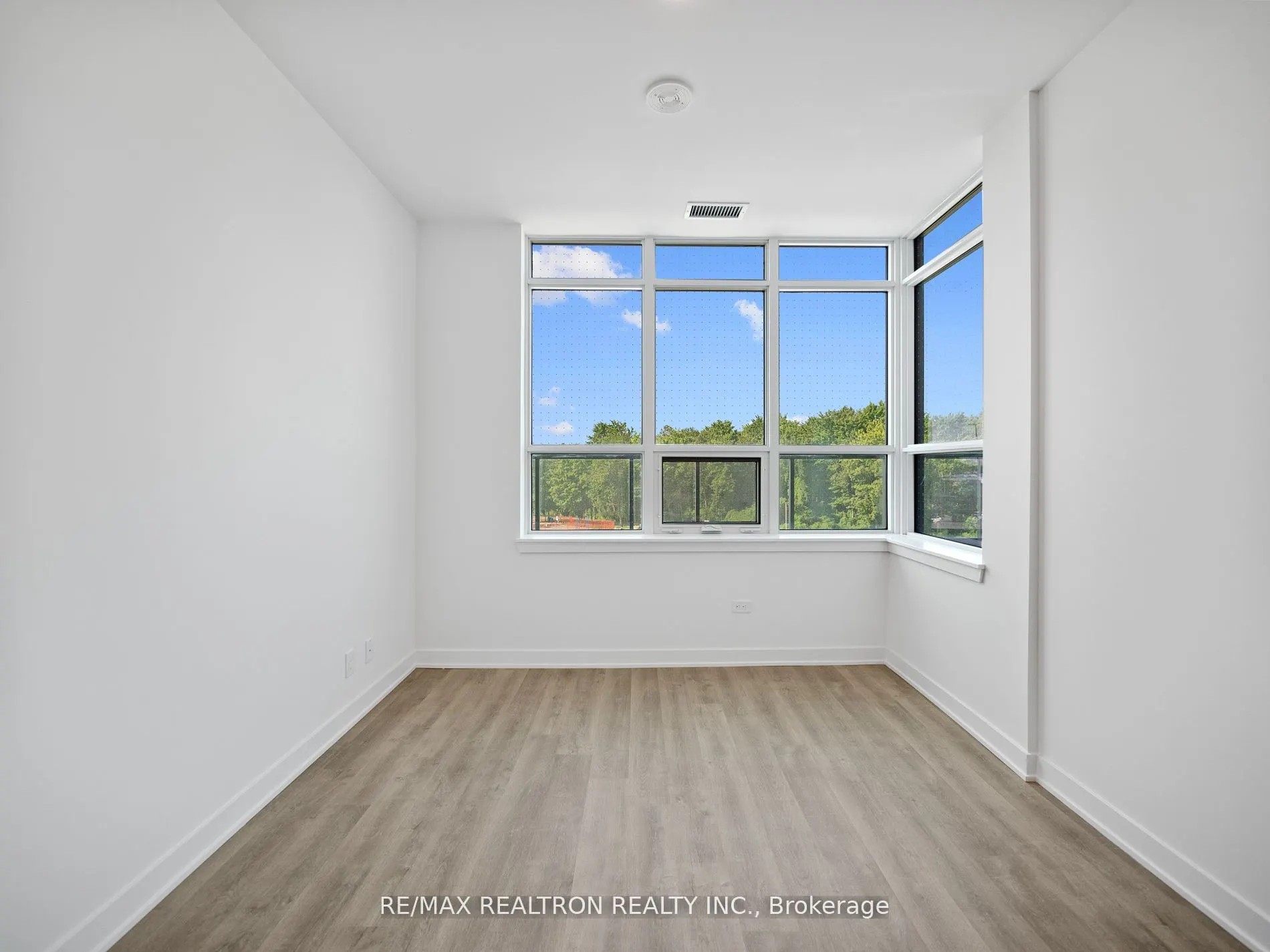 30 UPPER MALL Way, #A-209