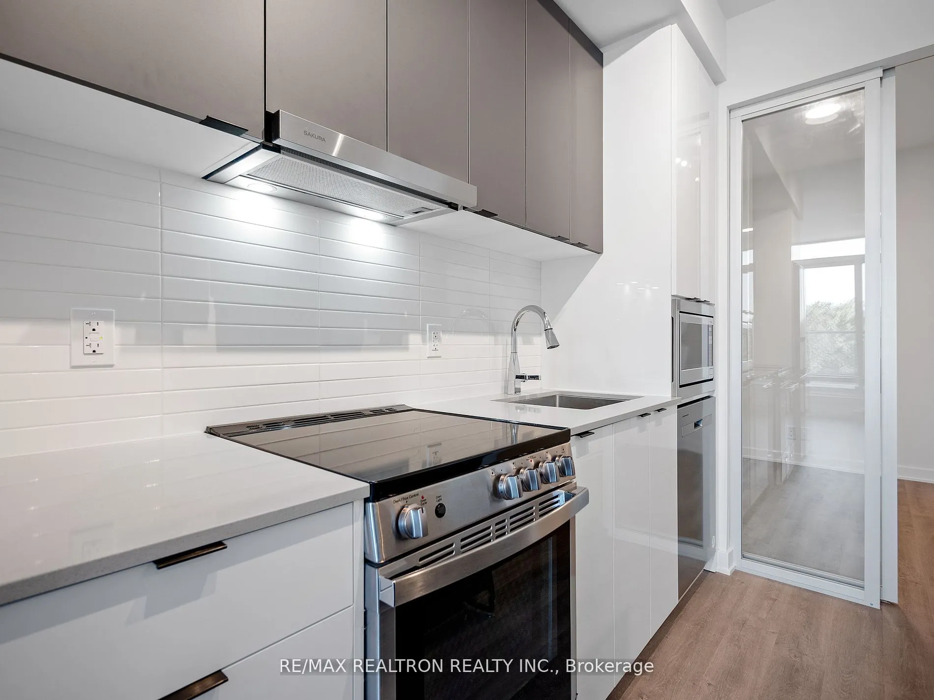30 UPPER MALL Way, #A-209