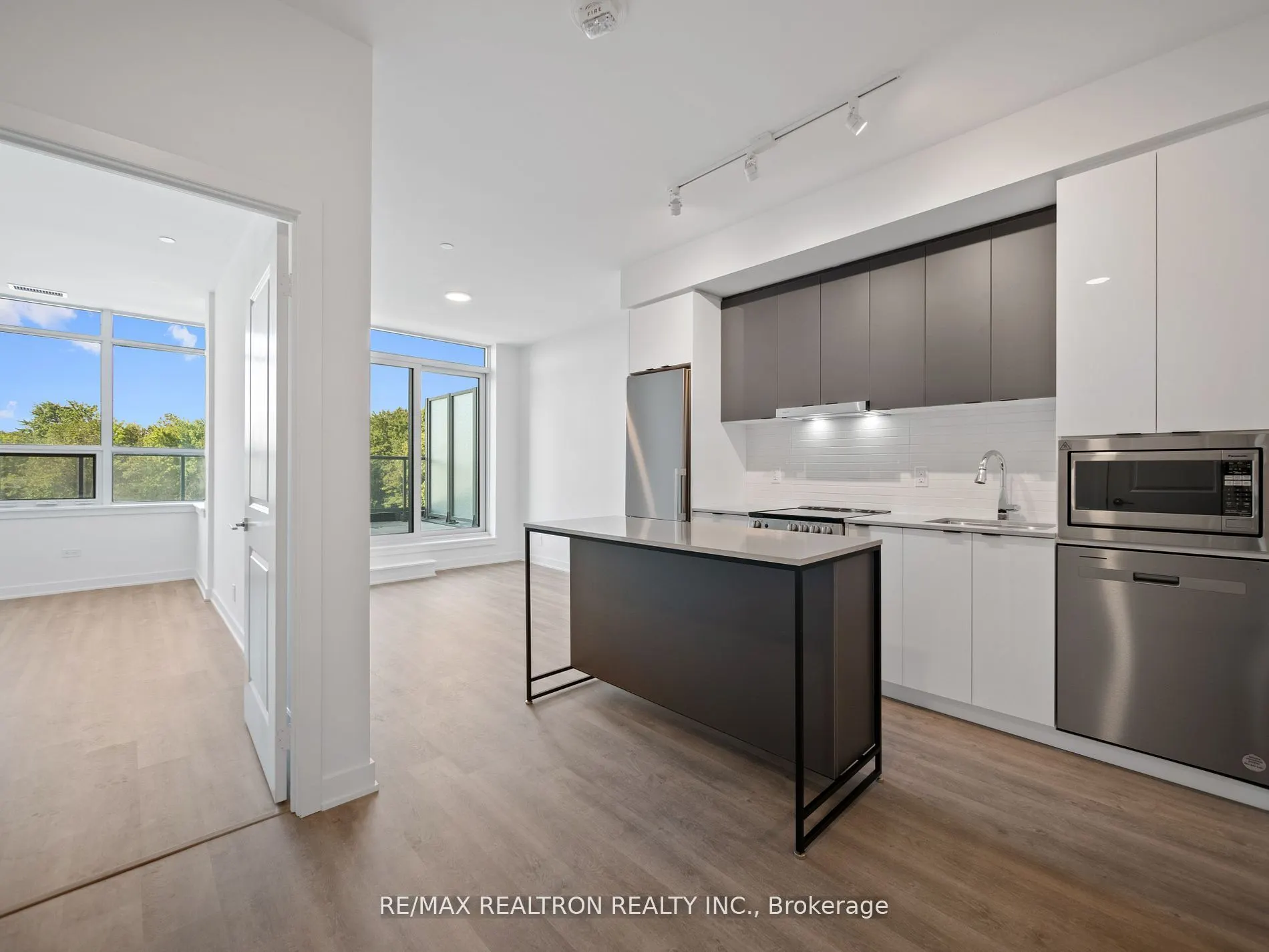 30 UPPER MALL Way, #A-209