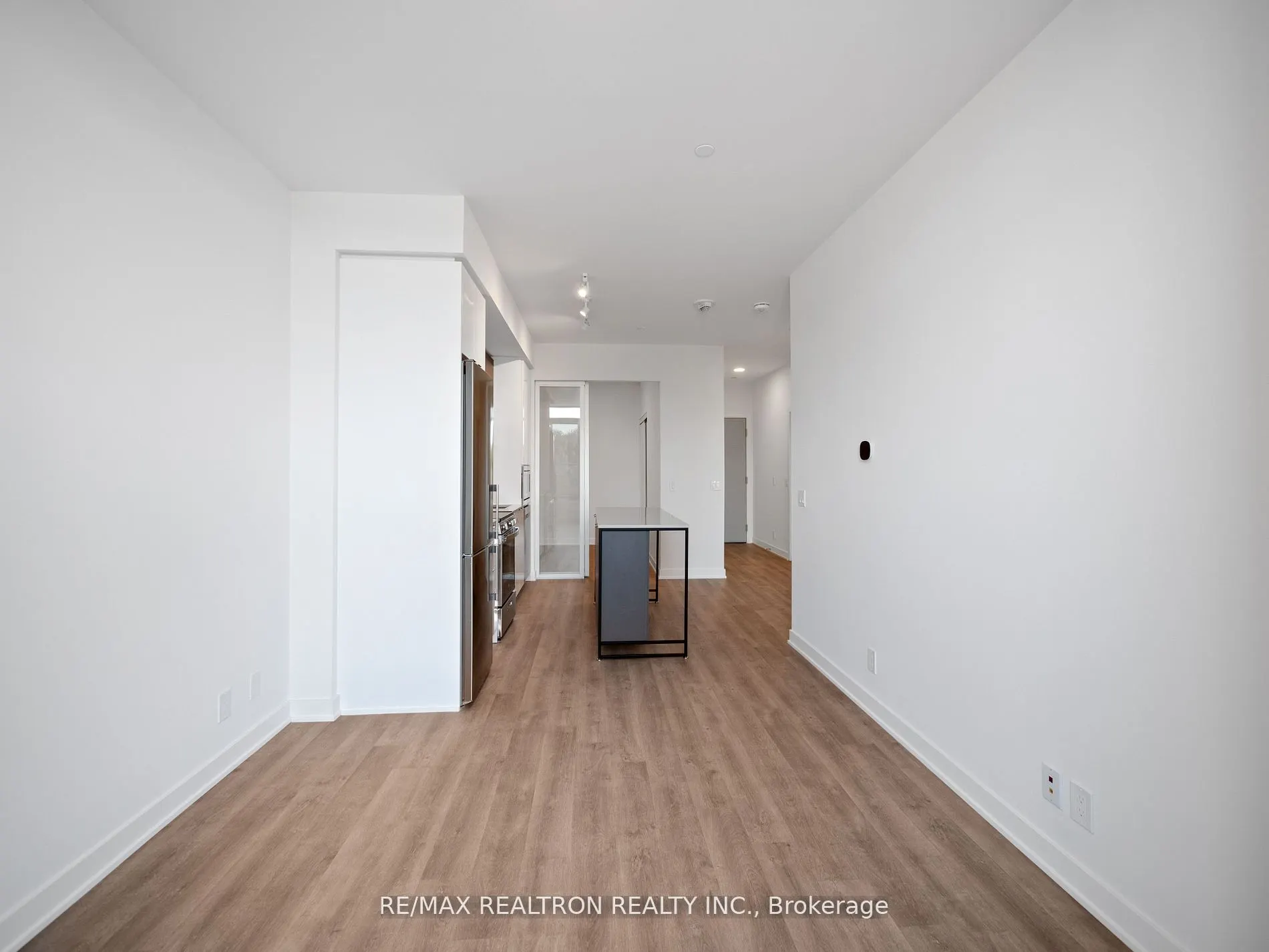 30 UPPER MALL Way, #A-209