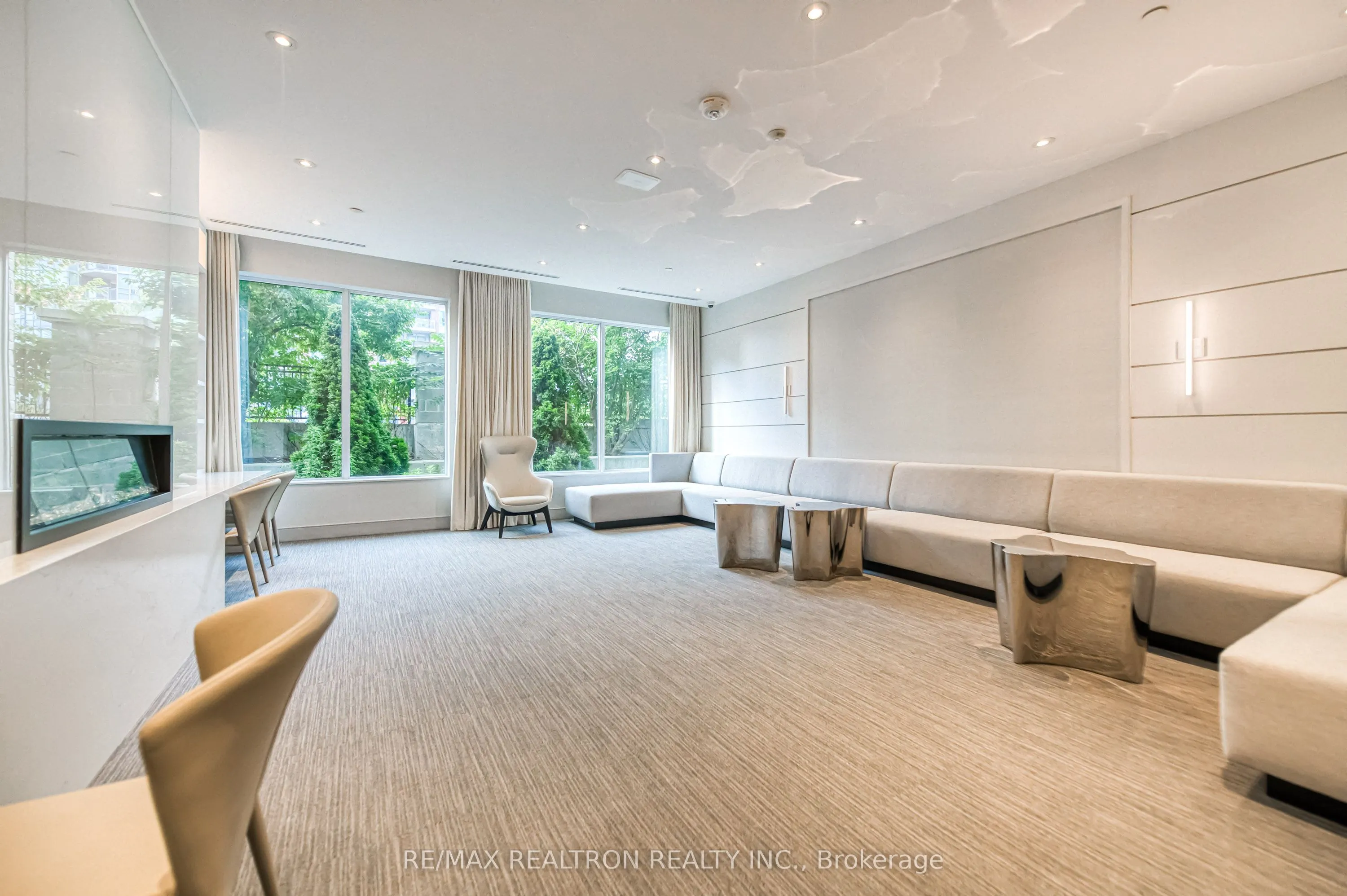 398 Highway 7 E, #215