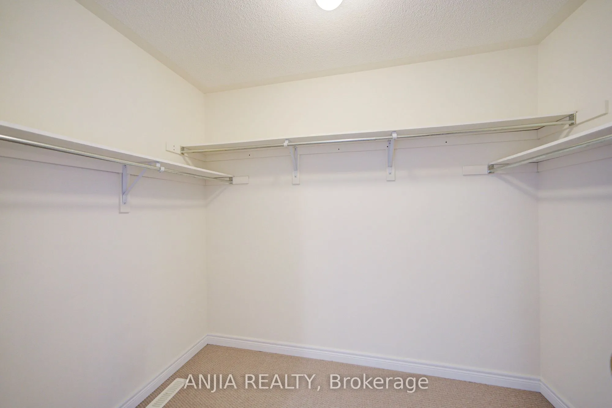 123 Greenforest Grove