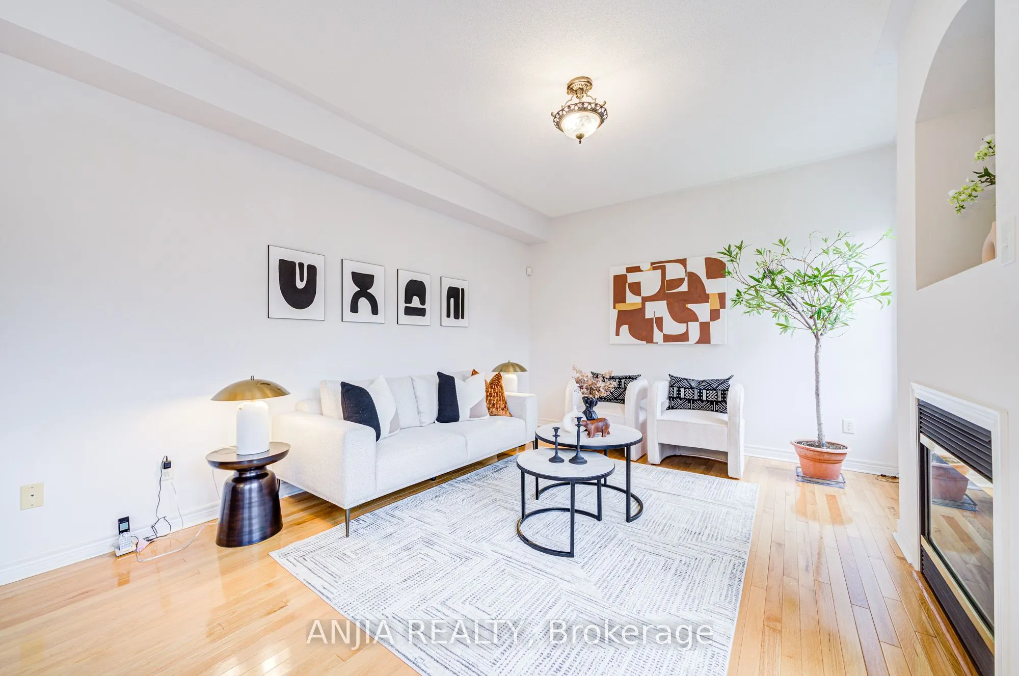 6 Linsmary Court