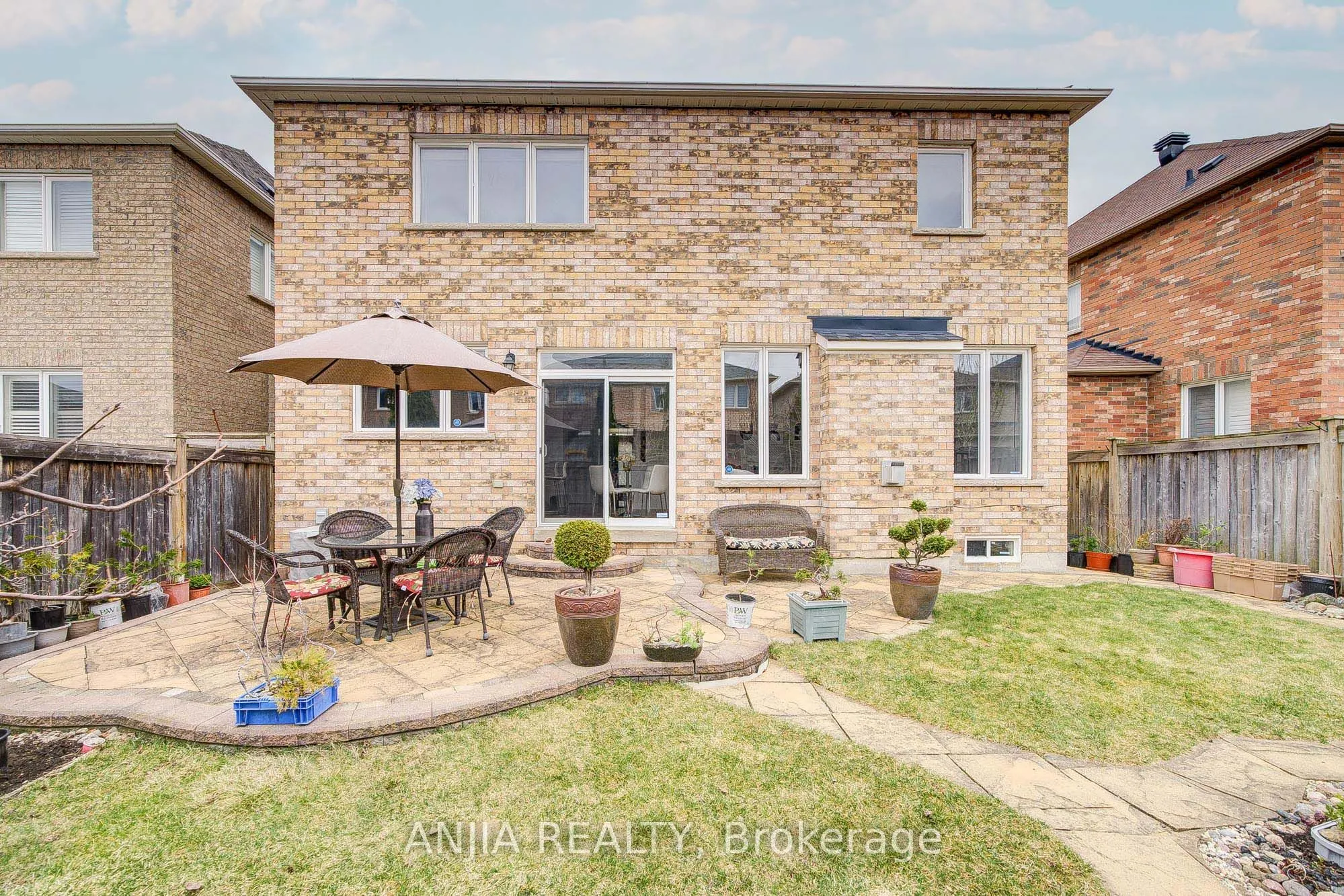 6 Linsmary Court