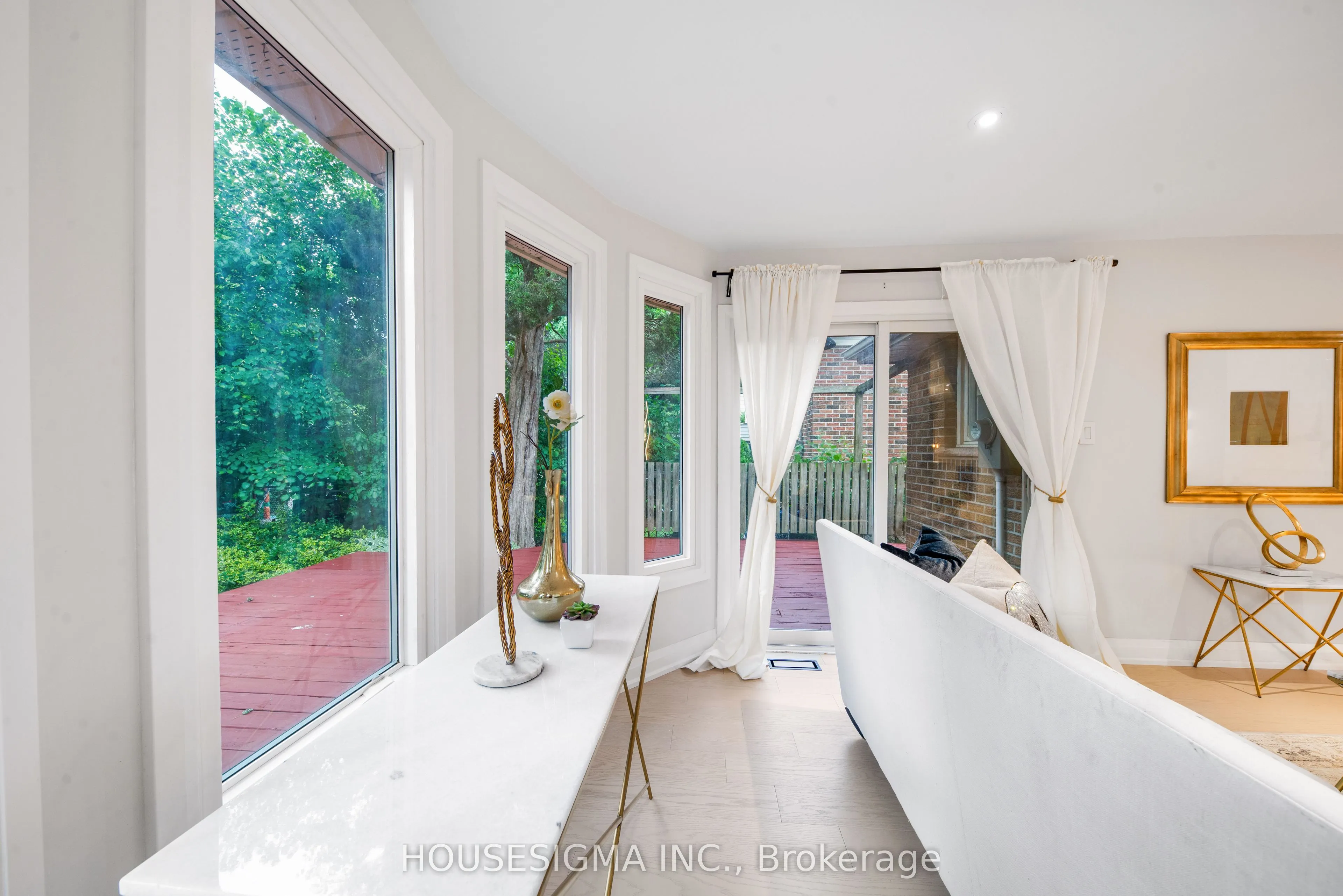 50 Royal Orchard Boulevard