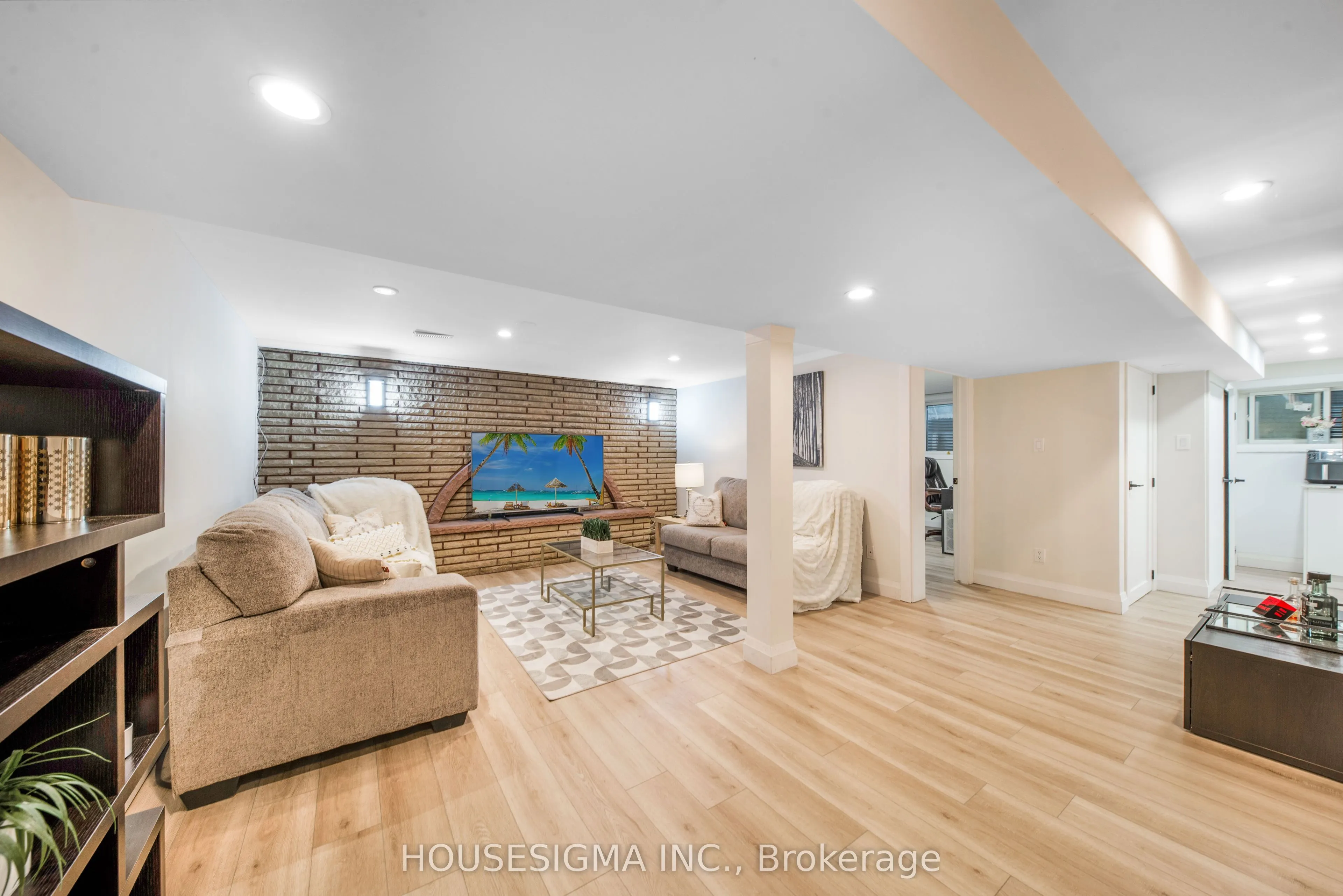 50 Royal Orchard Boulevard