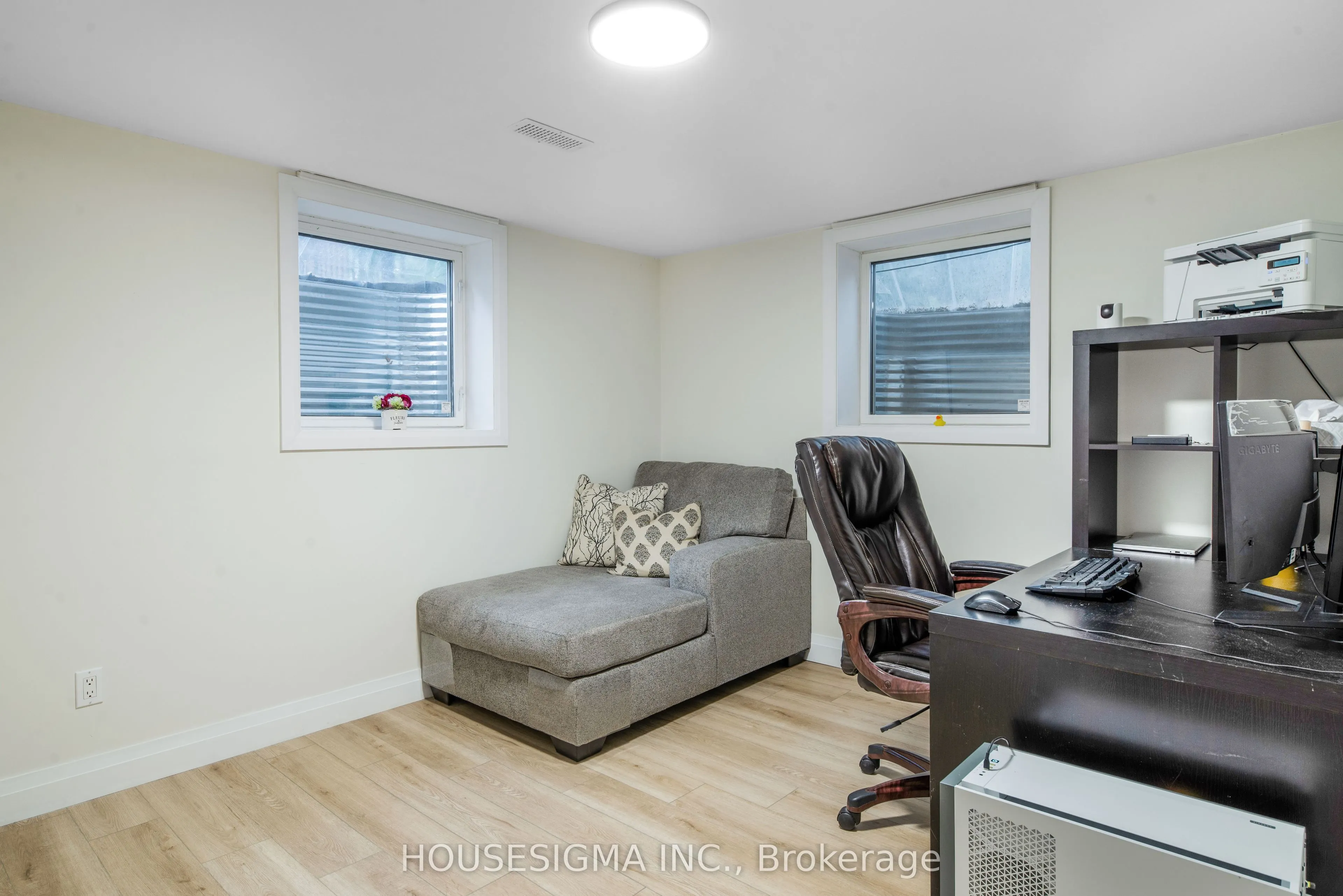 50 Royal Orchard Boulevard