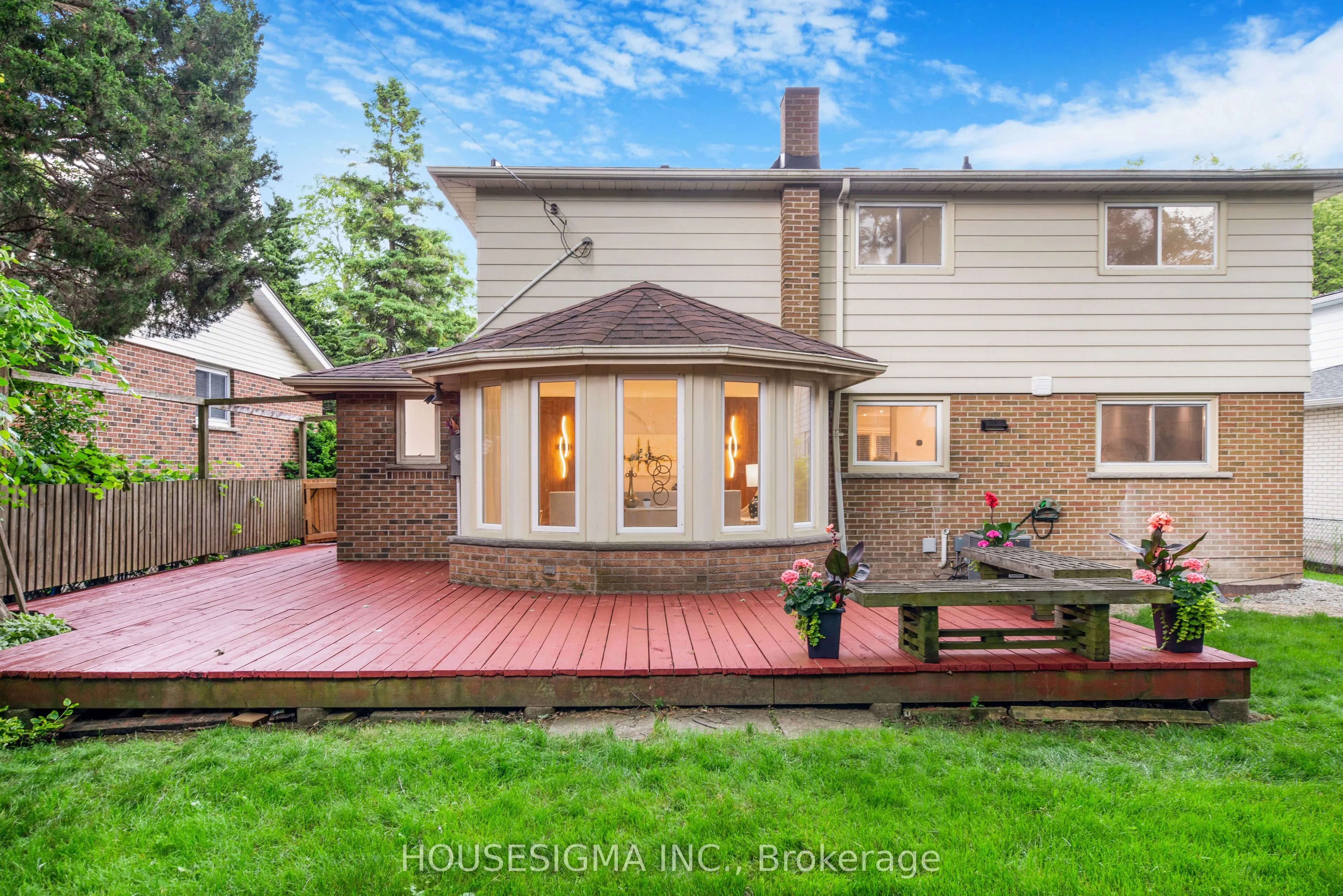 50 Royal Orchard Boulevard