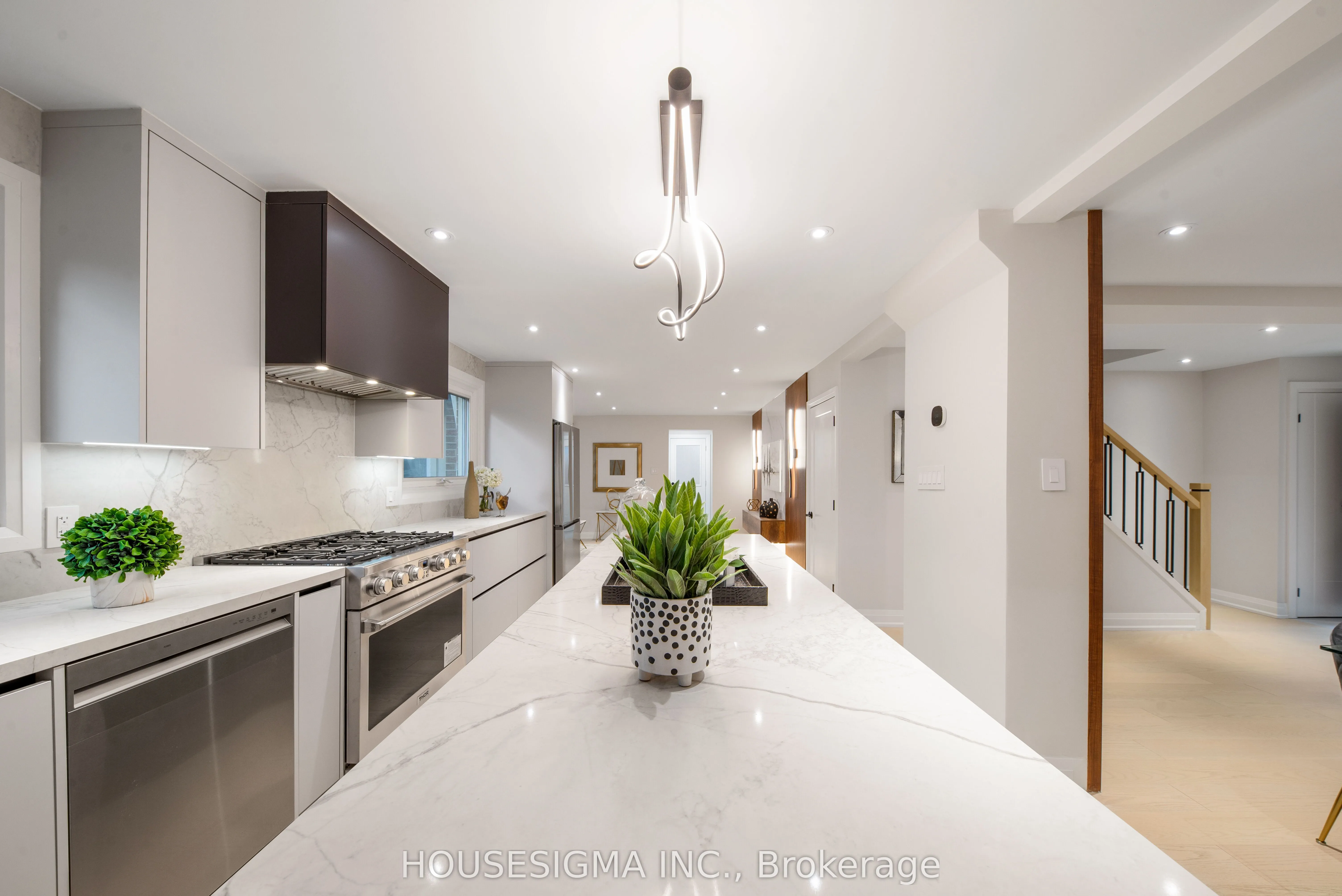 50 Royal Orchard Boulevard