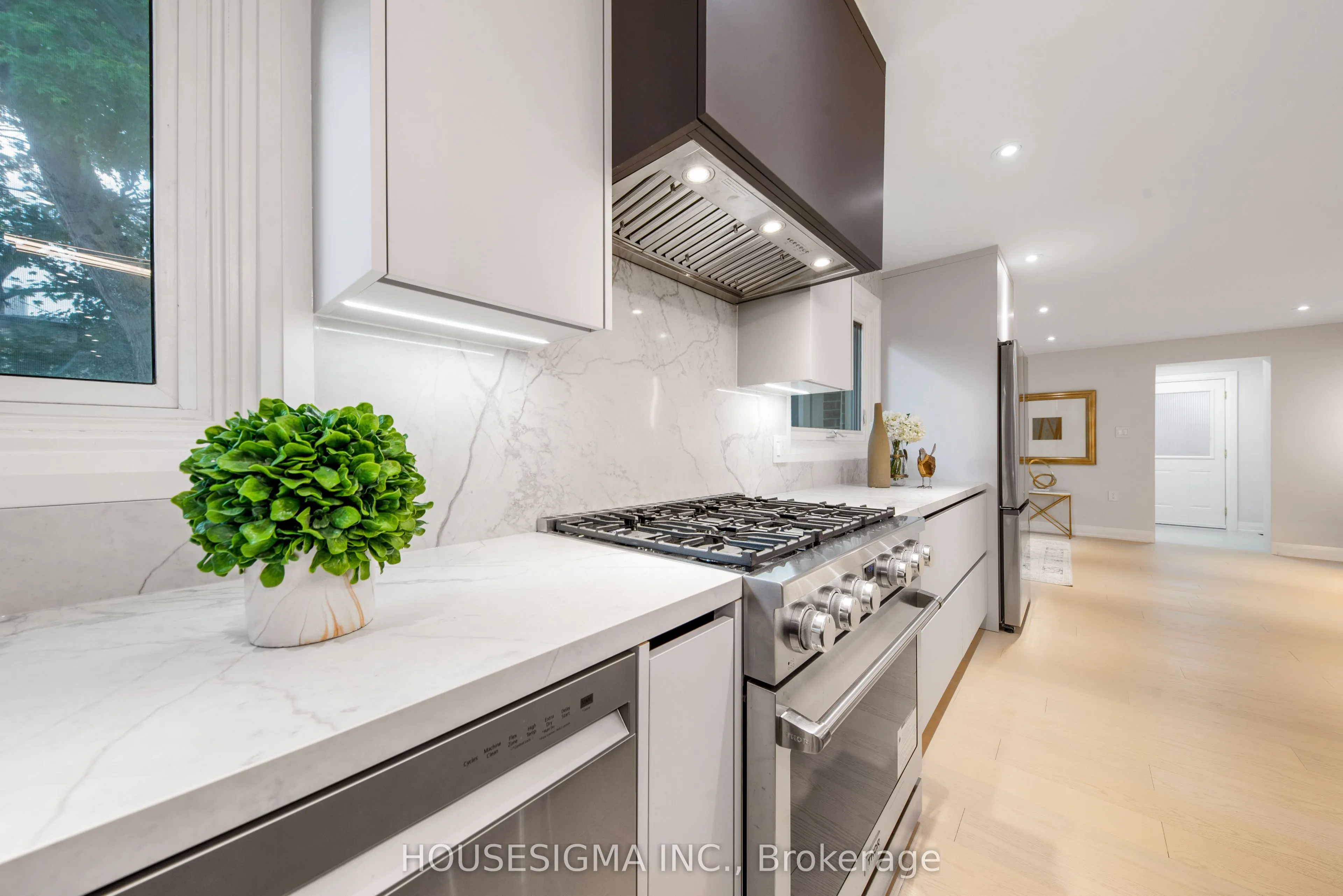 50 Royal Orchard Boulevard